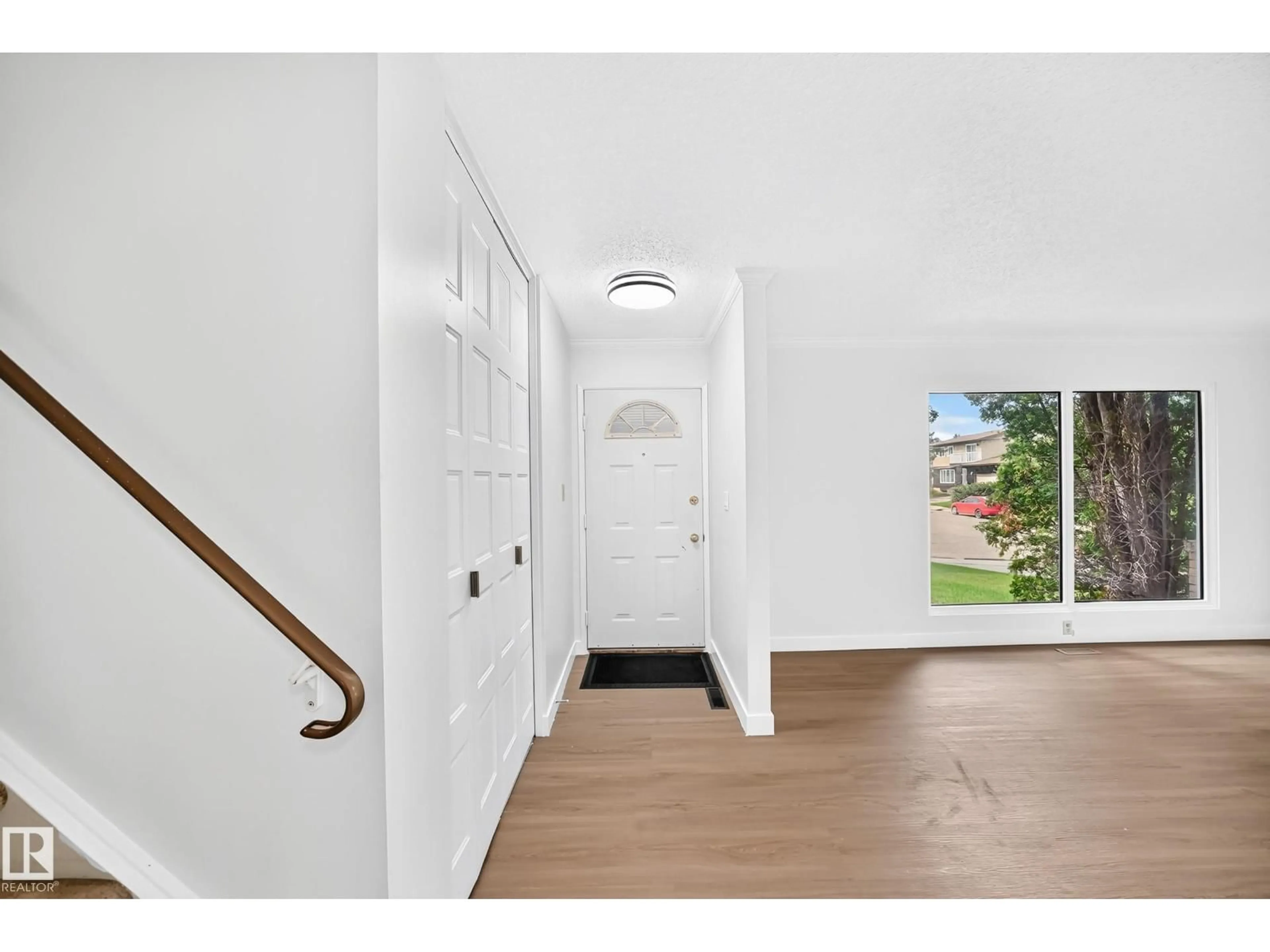 Indoor entryway for 3311 114 ST, Edmonton Alberta T6J4B1