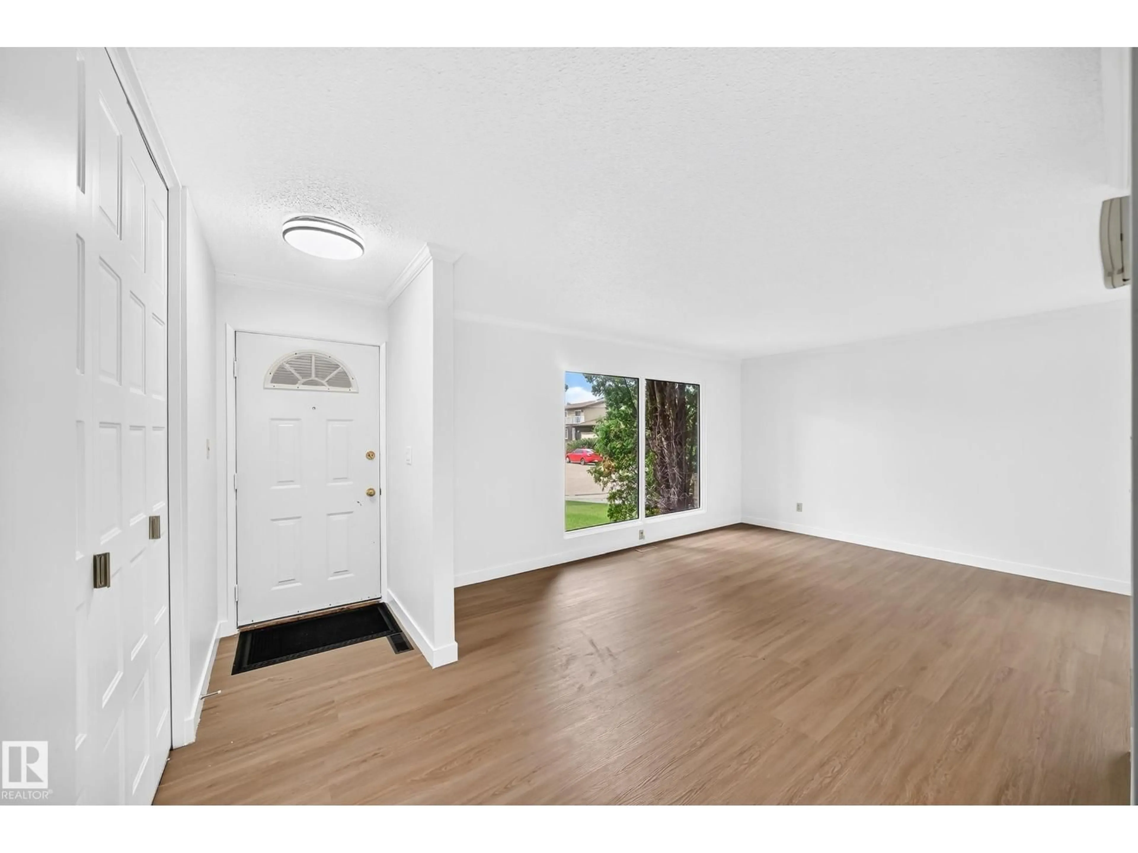 Unknown for 3311 114 ST, Edmonton Alberta T6J4B1