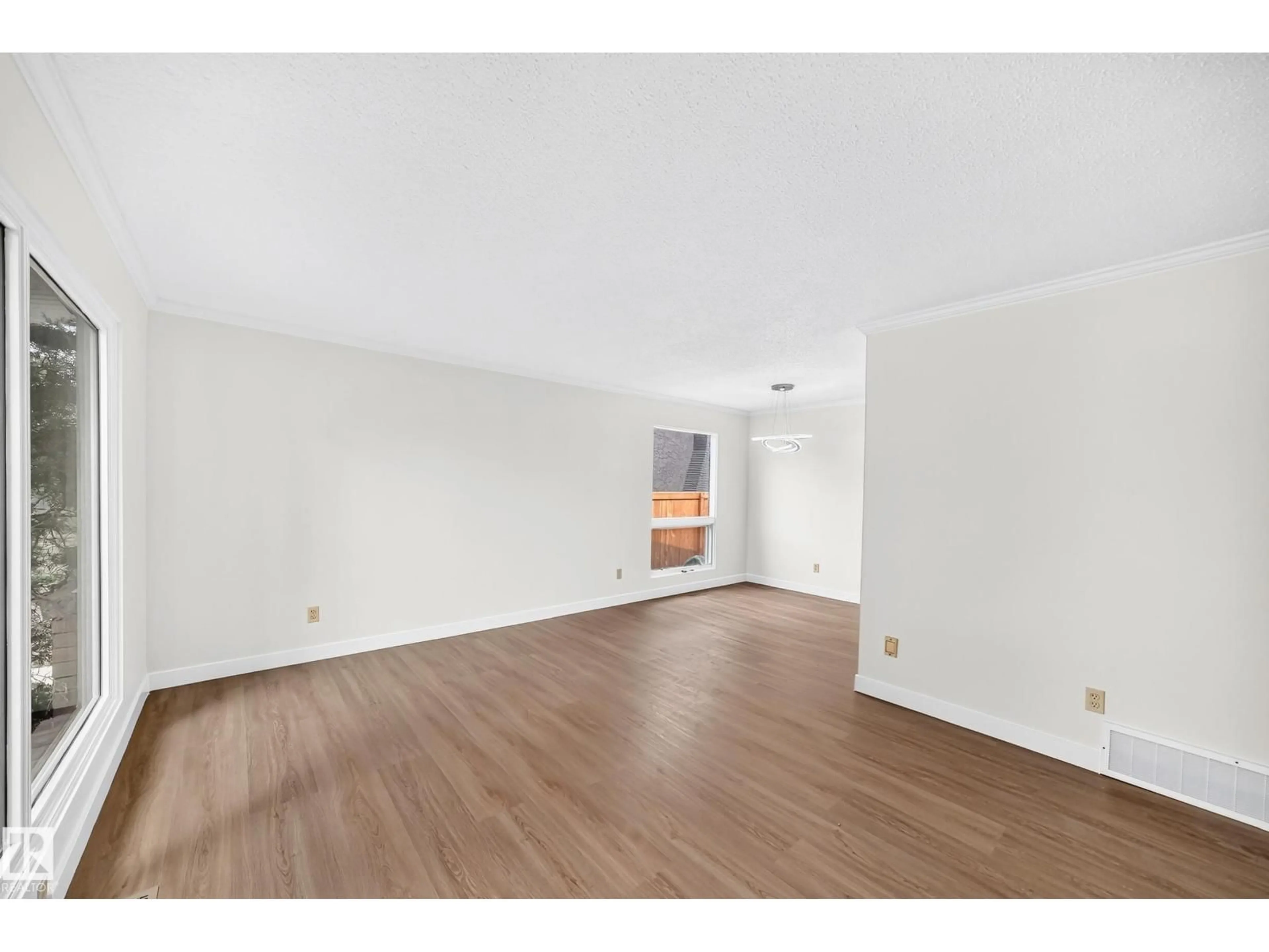 A pic of a room for 3311 114 ST, Edmonton Alberta T6J4B1