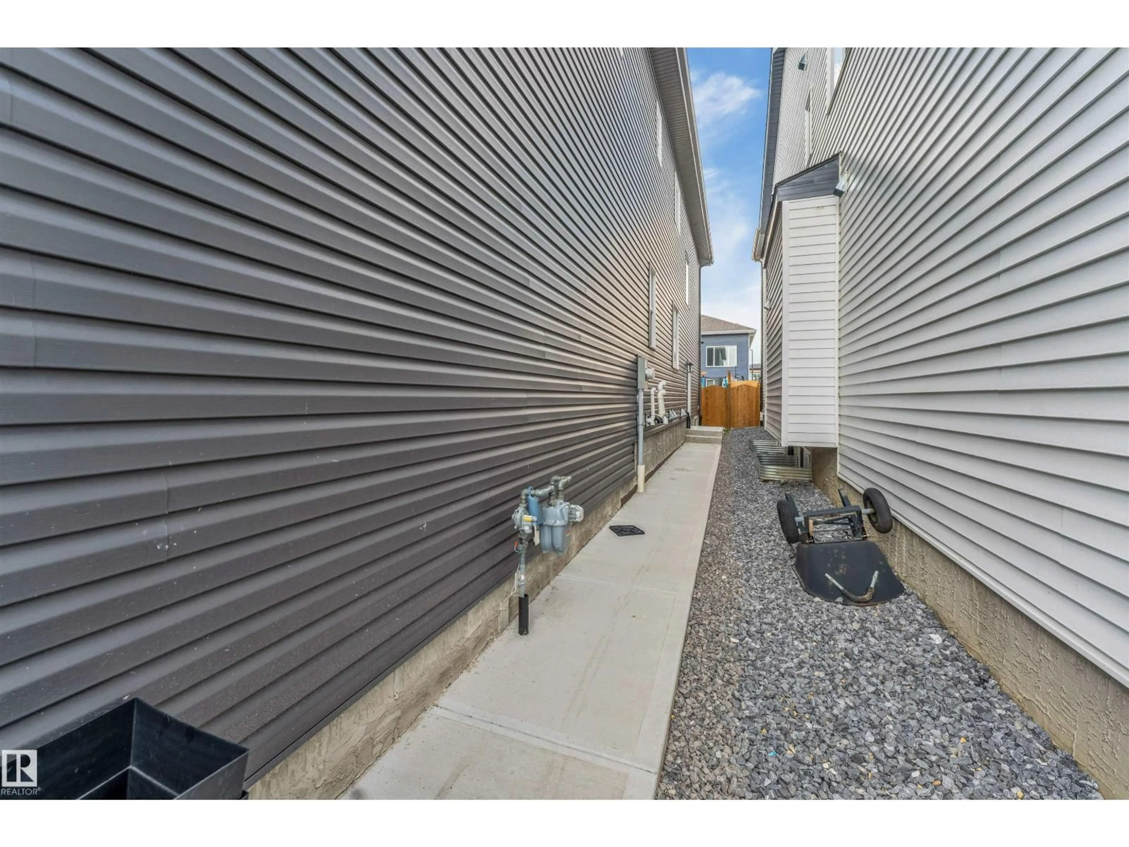 Unknown for 1824 18 AV, Edmonton Alberta T6T2N1