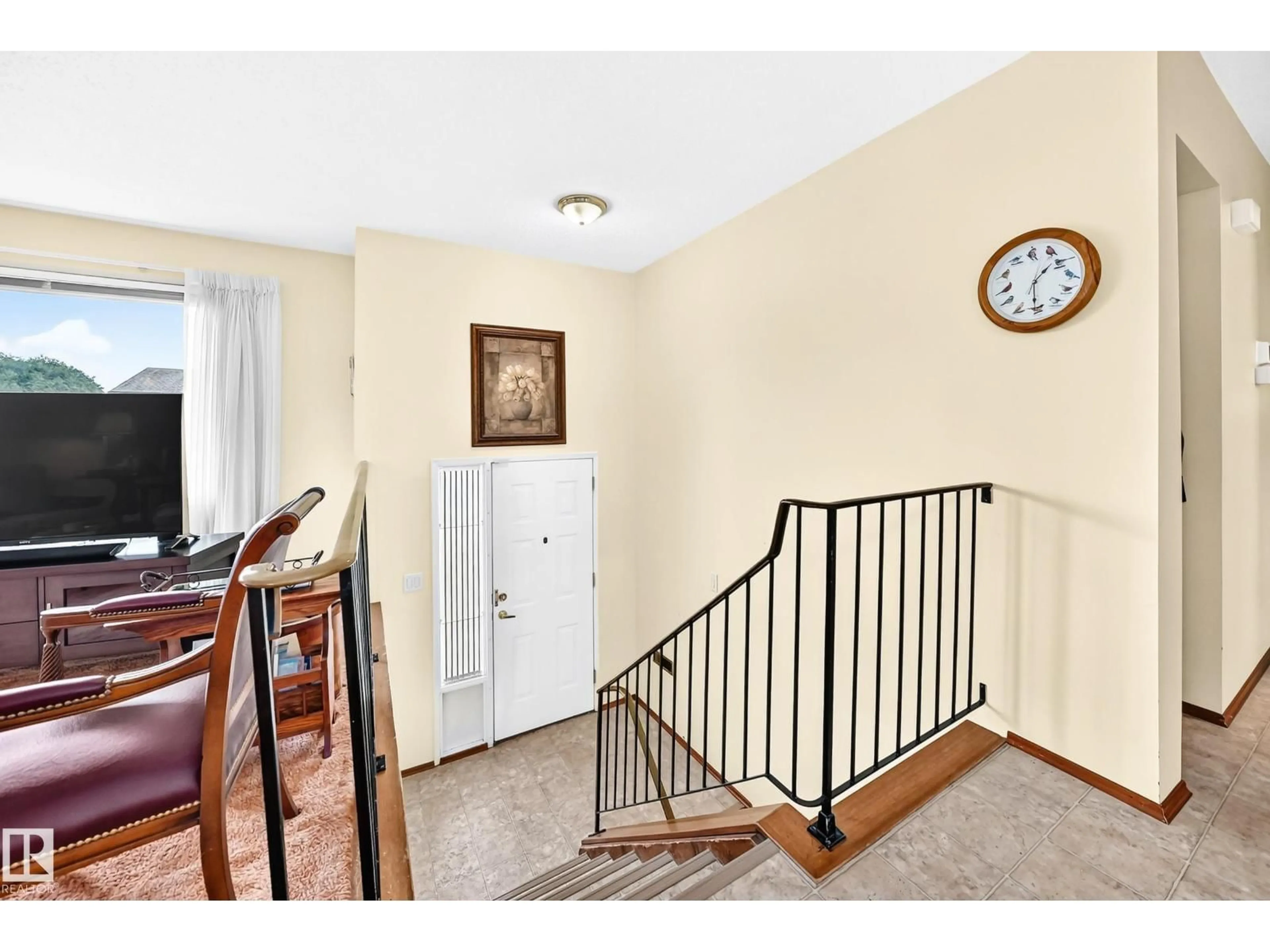 Indoor entryway for 11461 152A AV, Edmonton Alberta T5X1E3