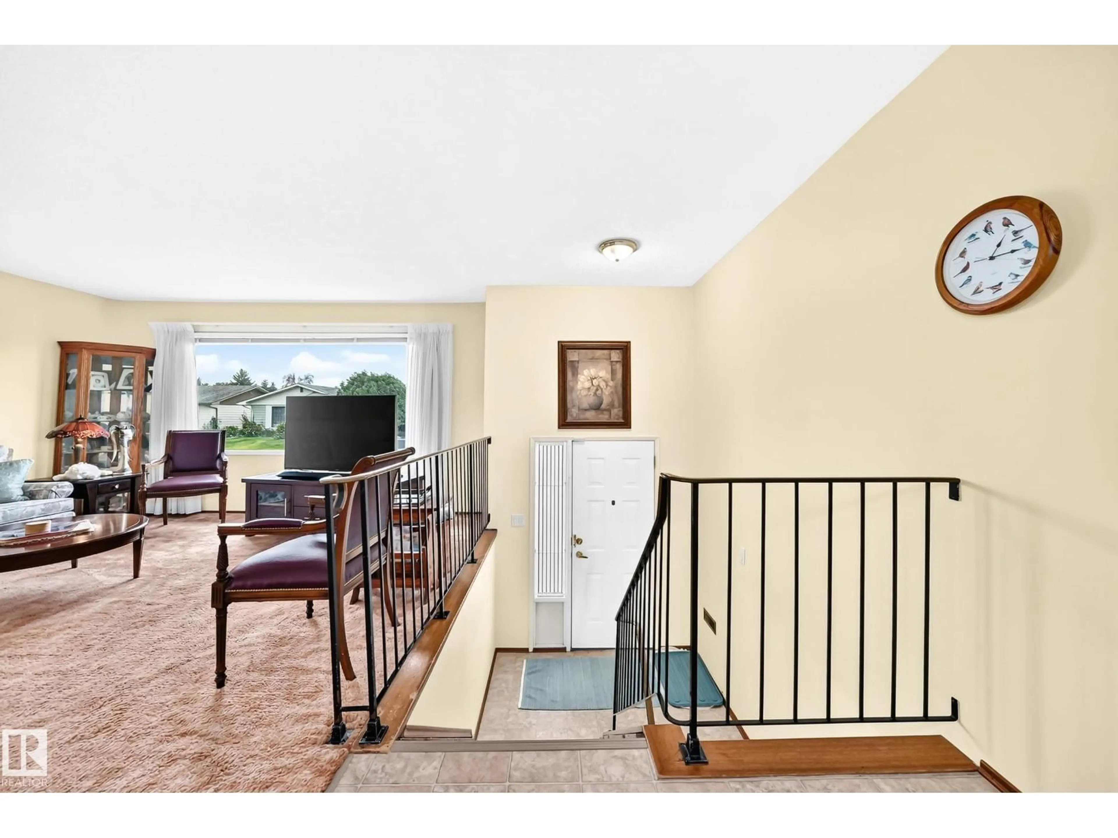 Indoor foyer for 11461 152A AV, Edmonton Alberta T5X1E3