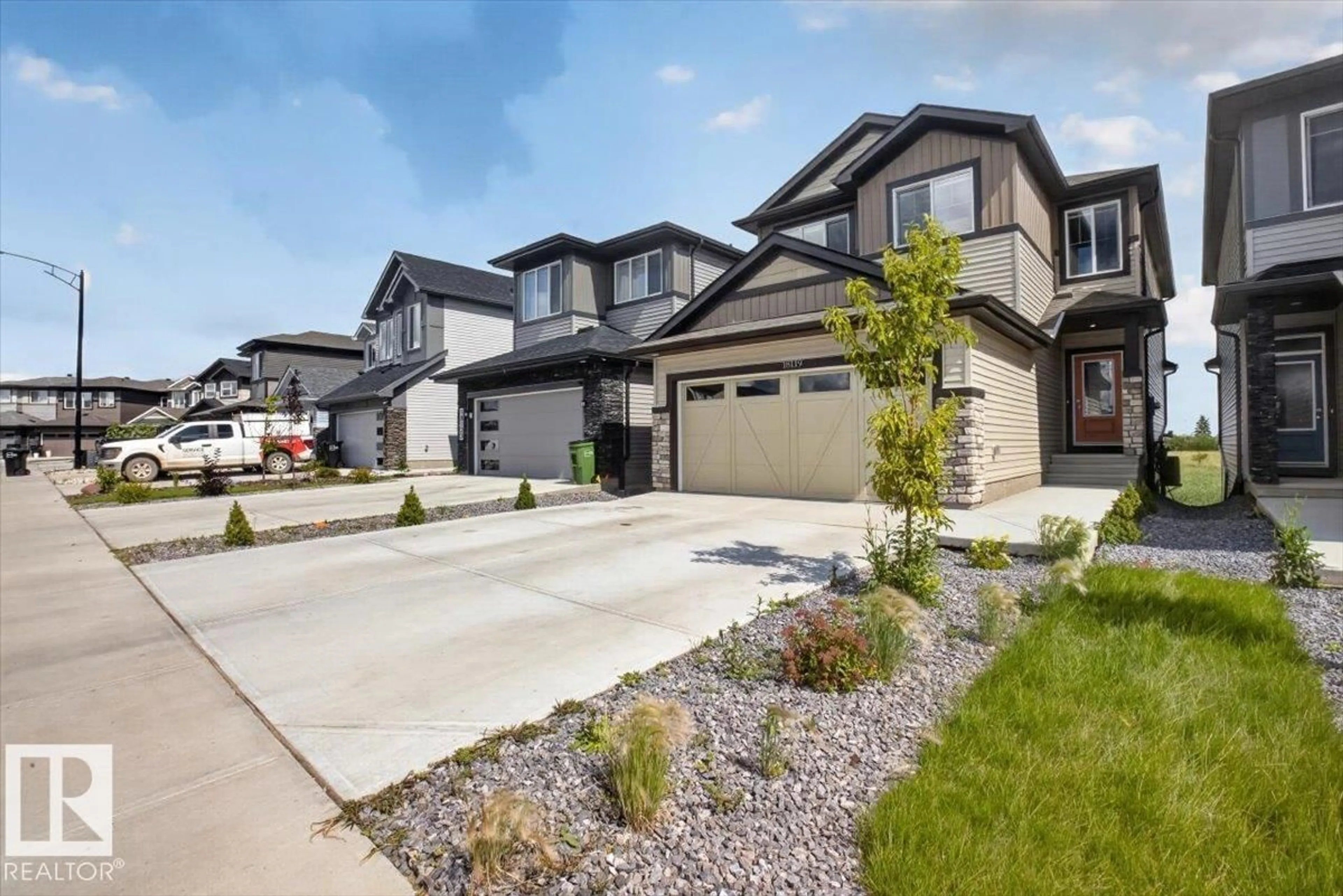 Home with vinyl exterior material, street for 18119 70 ST, Edmonton Alberta T5Z0V6