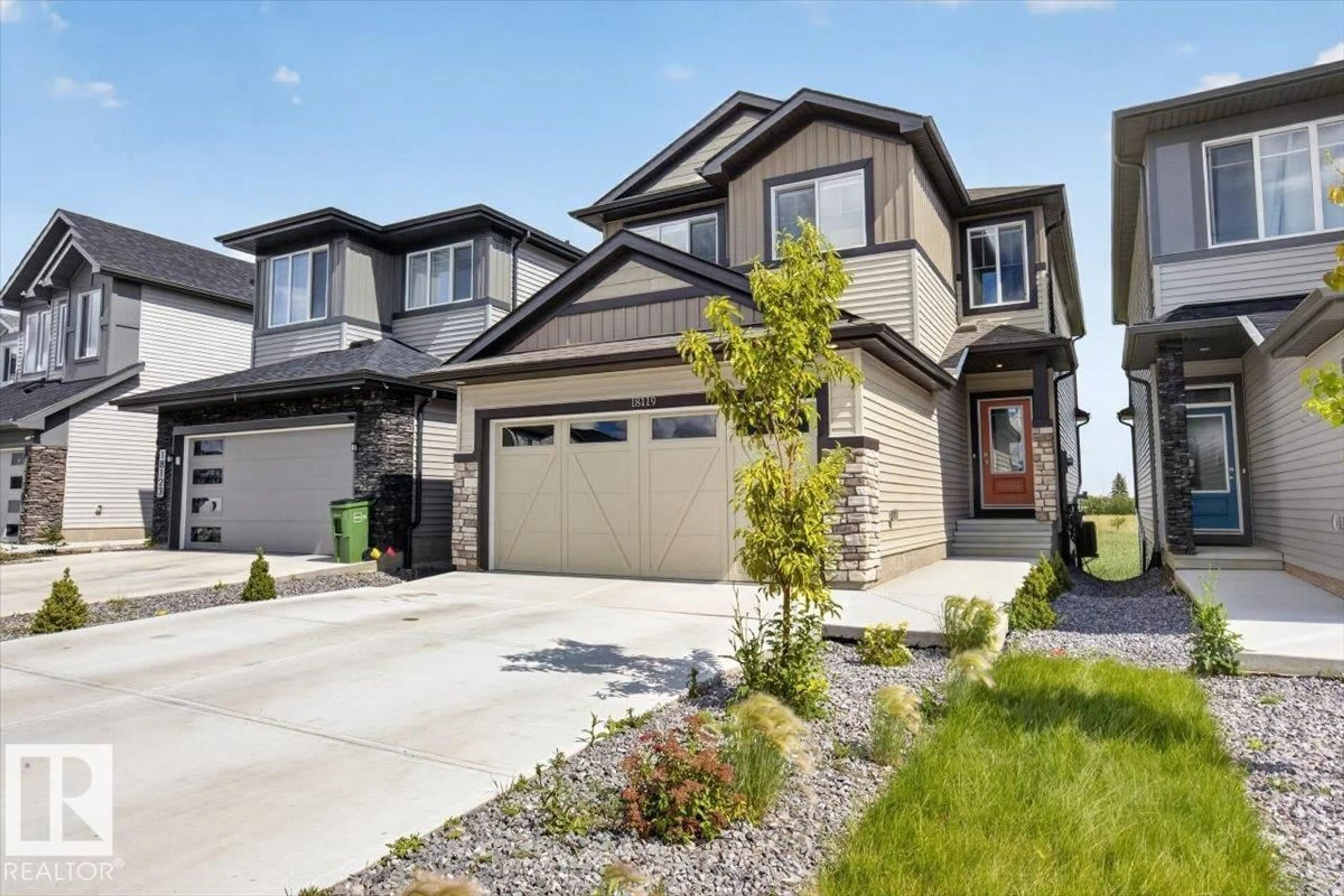 Home with vinyl exterior material, street for 18119 70 ST, Edmonton Alberta T5Z0V6