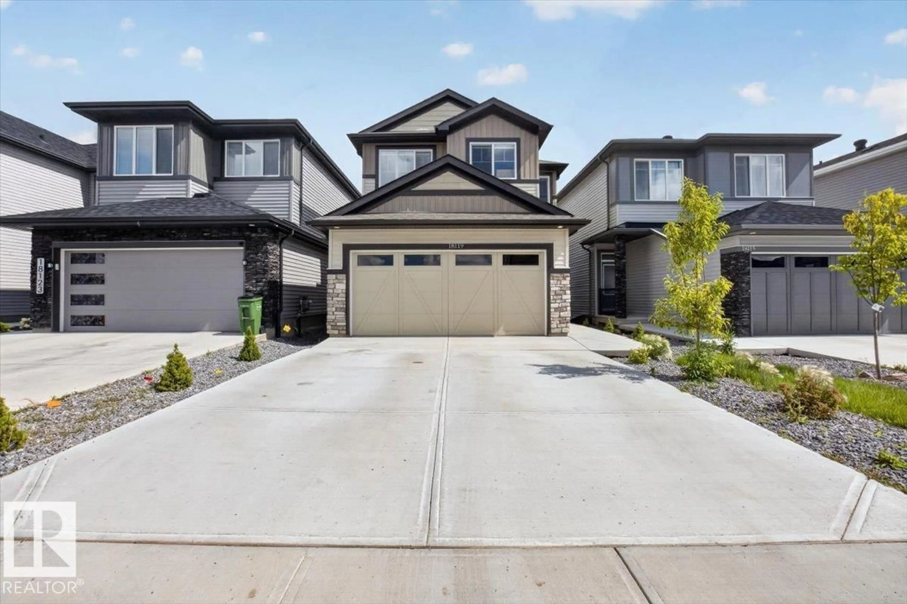 Home with vinyl exterior material, street for 18119 70 ST, Edmonton Alberta T5Z0V6
