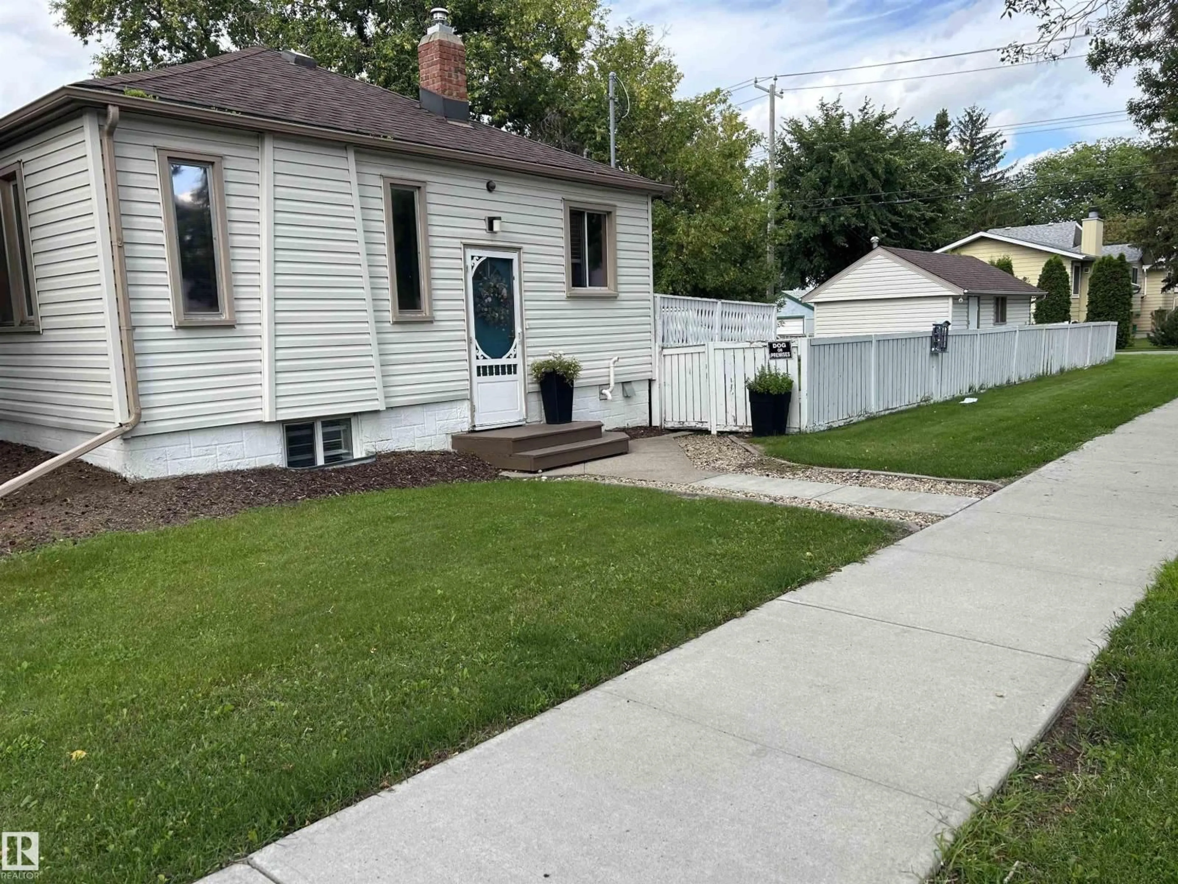 A pic from outside/outdoor area/front of a property/back of a property/a pic from drone, street for NW - 12203 124 ST, Edmonton Alberta T5L0N3