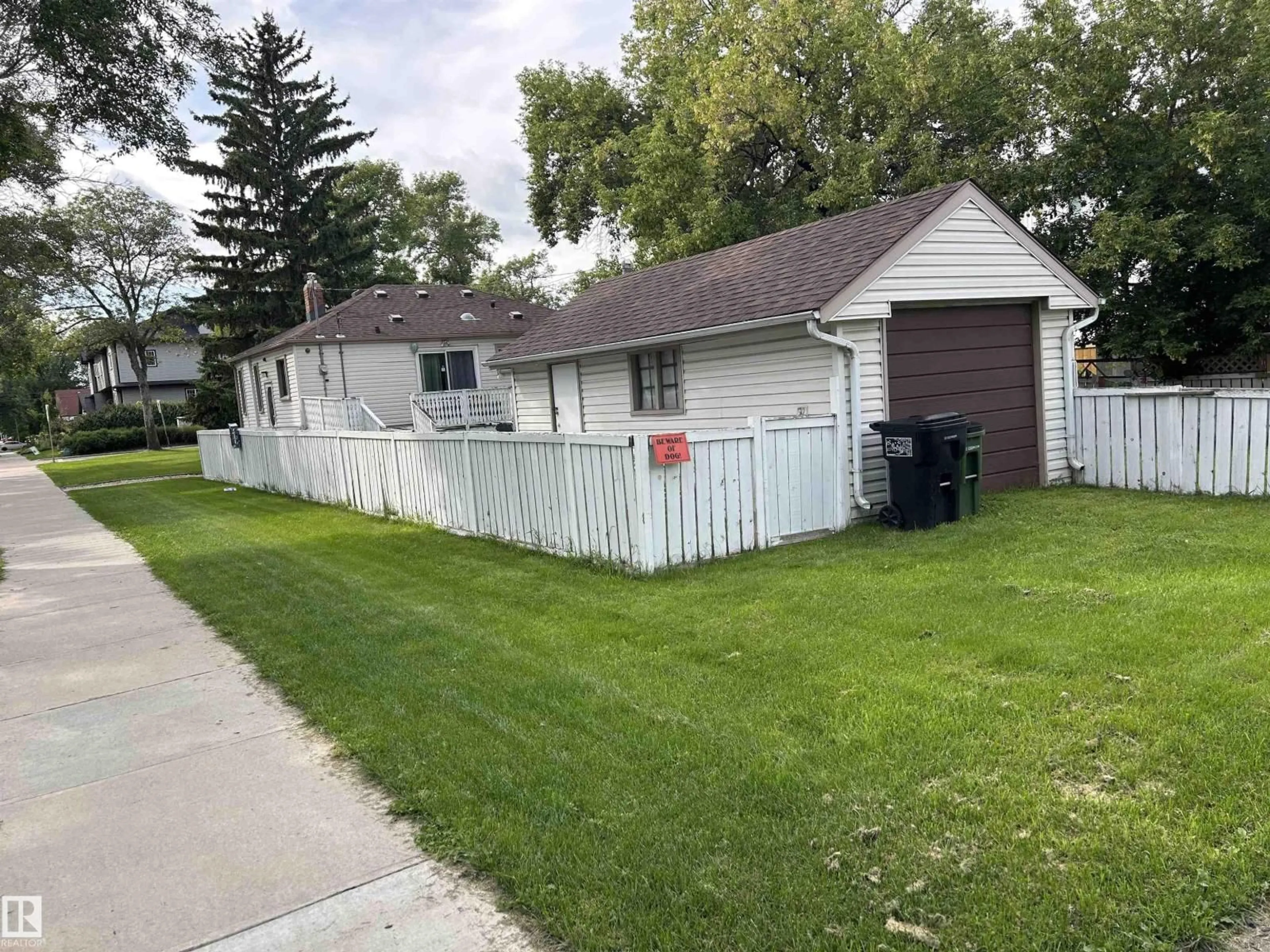 Shed for NW - 12203 124 ST, Edmonton Alberta T5L0N3