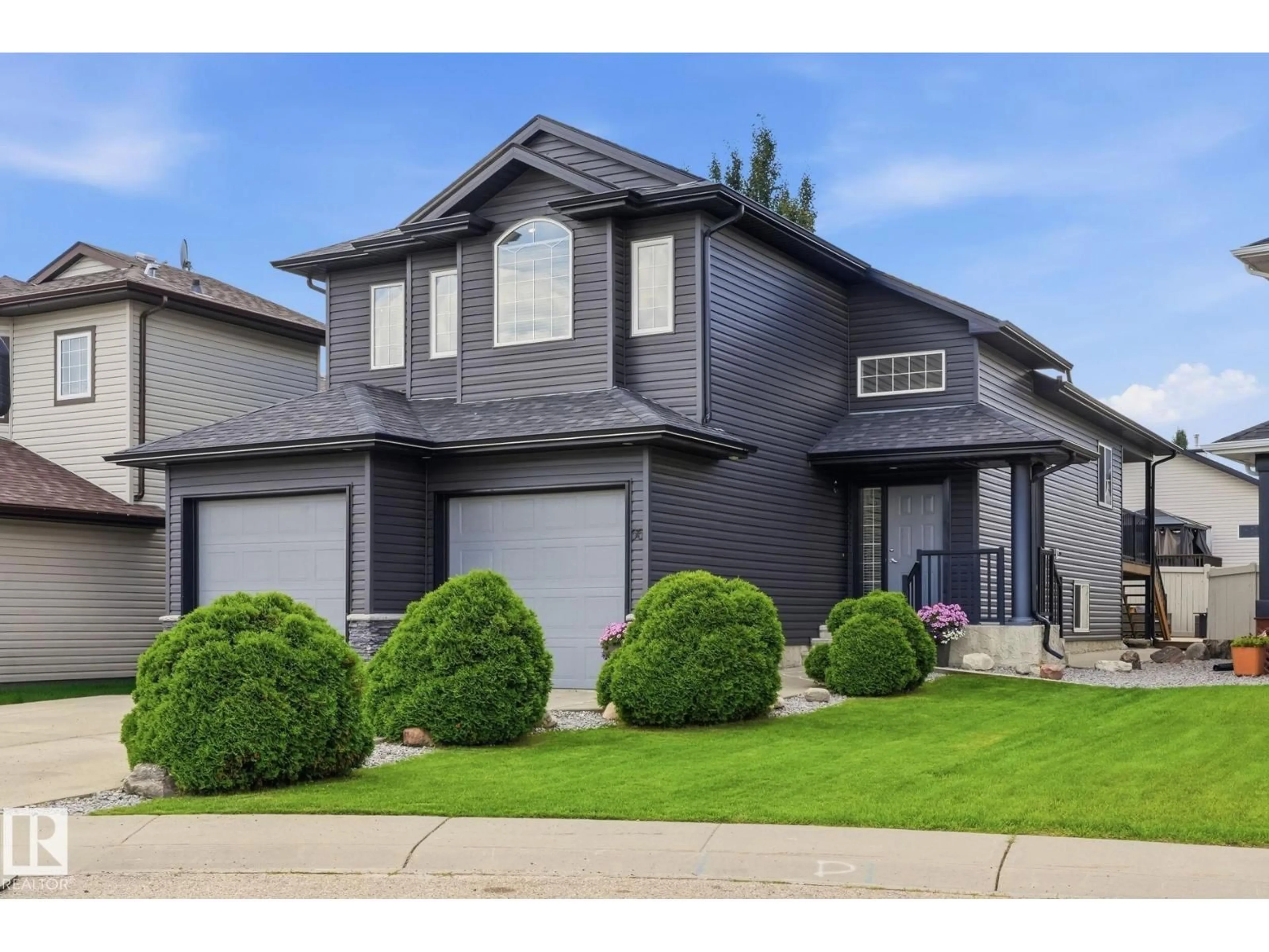 Home with vinyl exterior material, street for 66 WILLOWBY CL, Stony Plain Alberta T7Z2X5