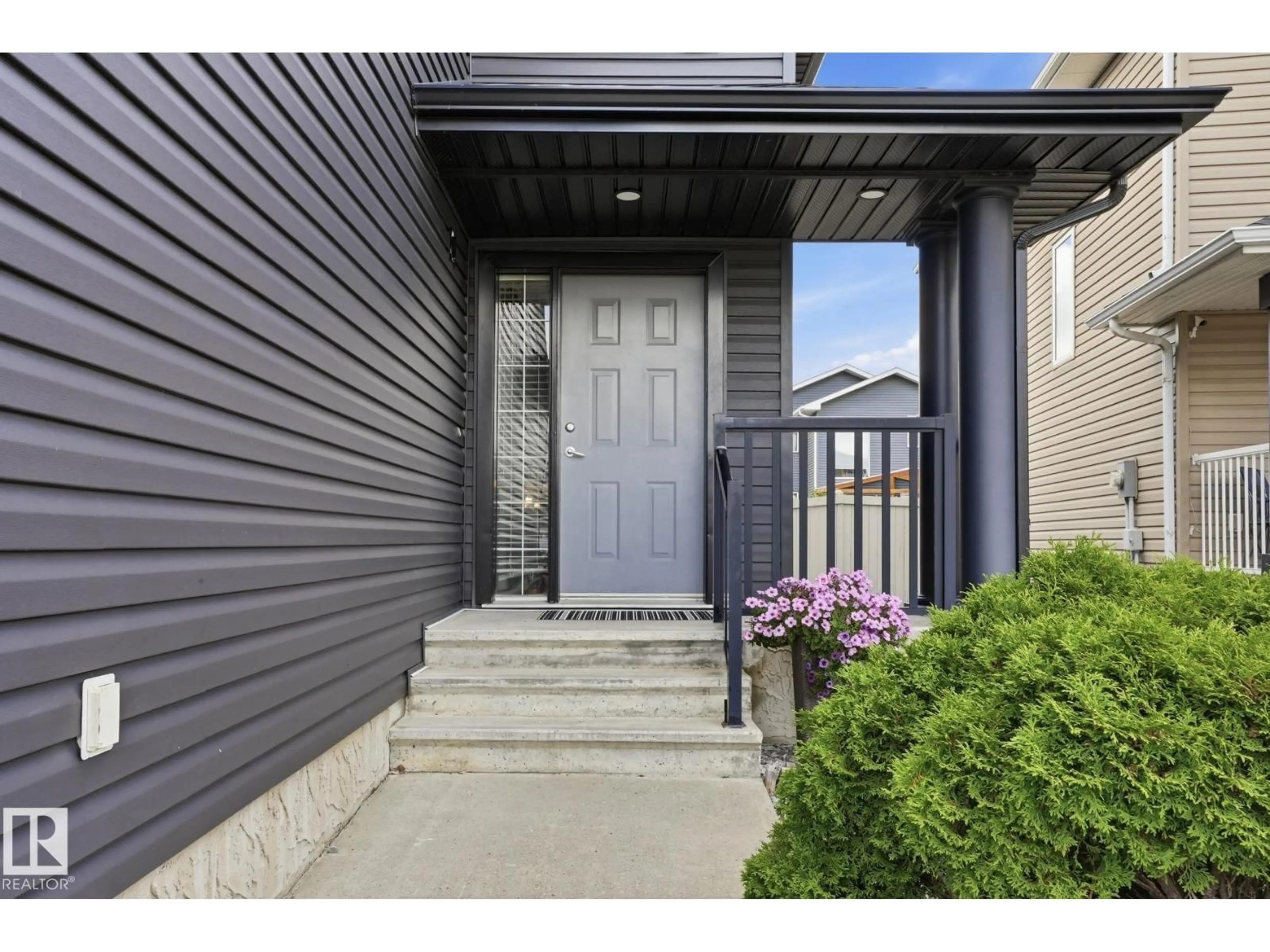 Indoor entryway for 66 WILLOWBY CL, Stony Plain Alberta T7Z2X5