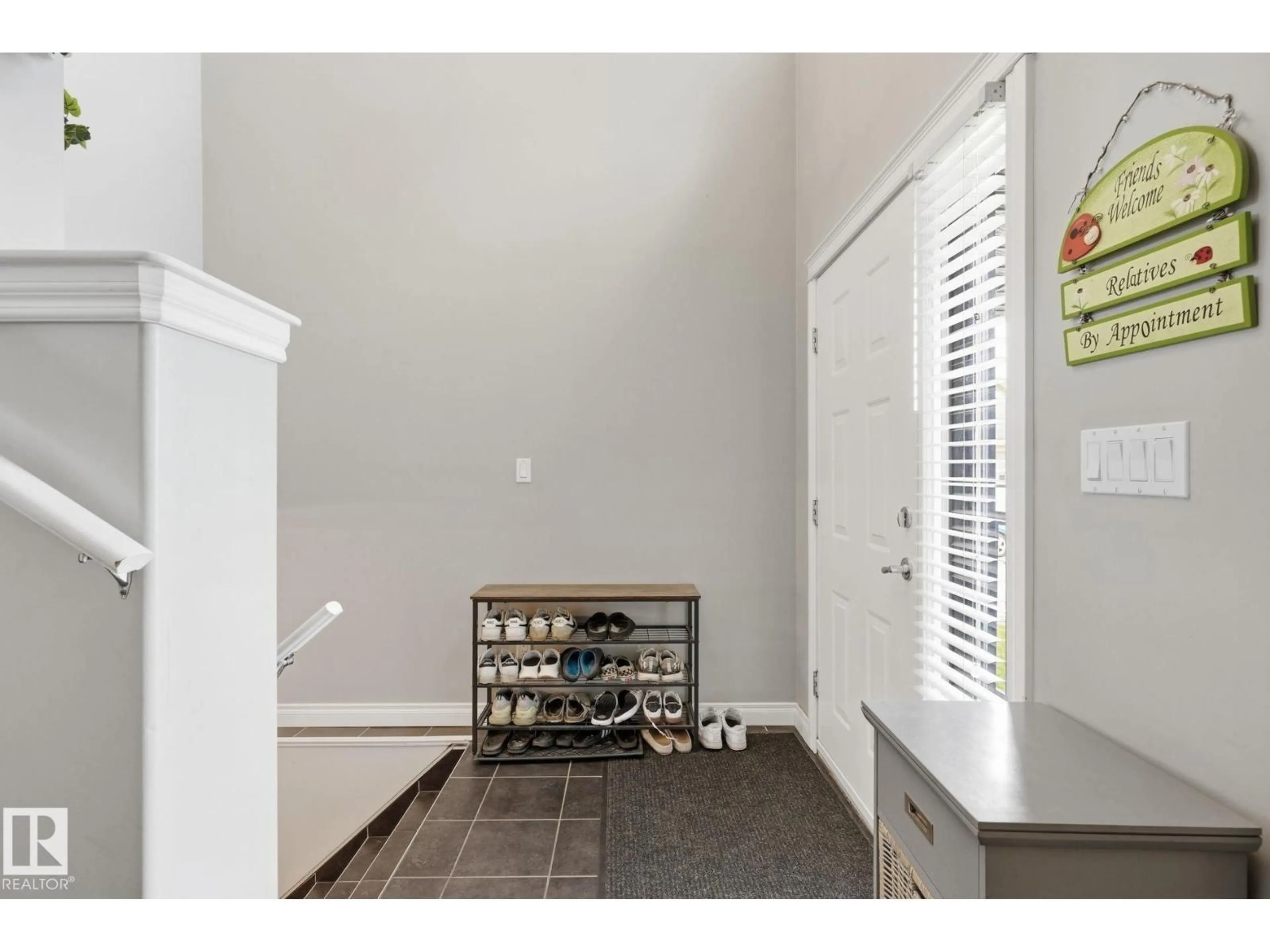 Indoor entryway for 66 WILLOWBY CL, Stony Plain Alberta T7Z2X5