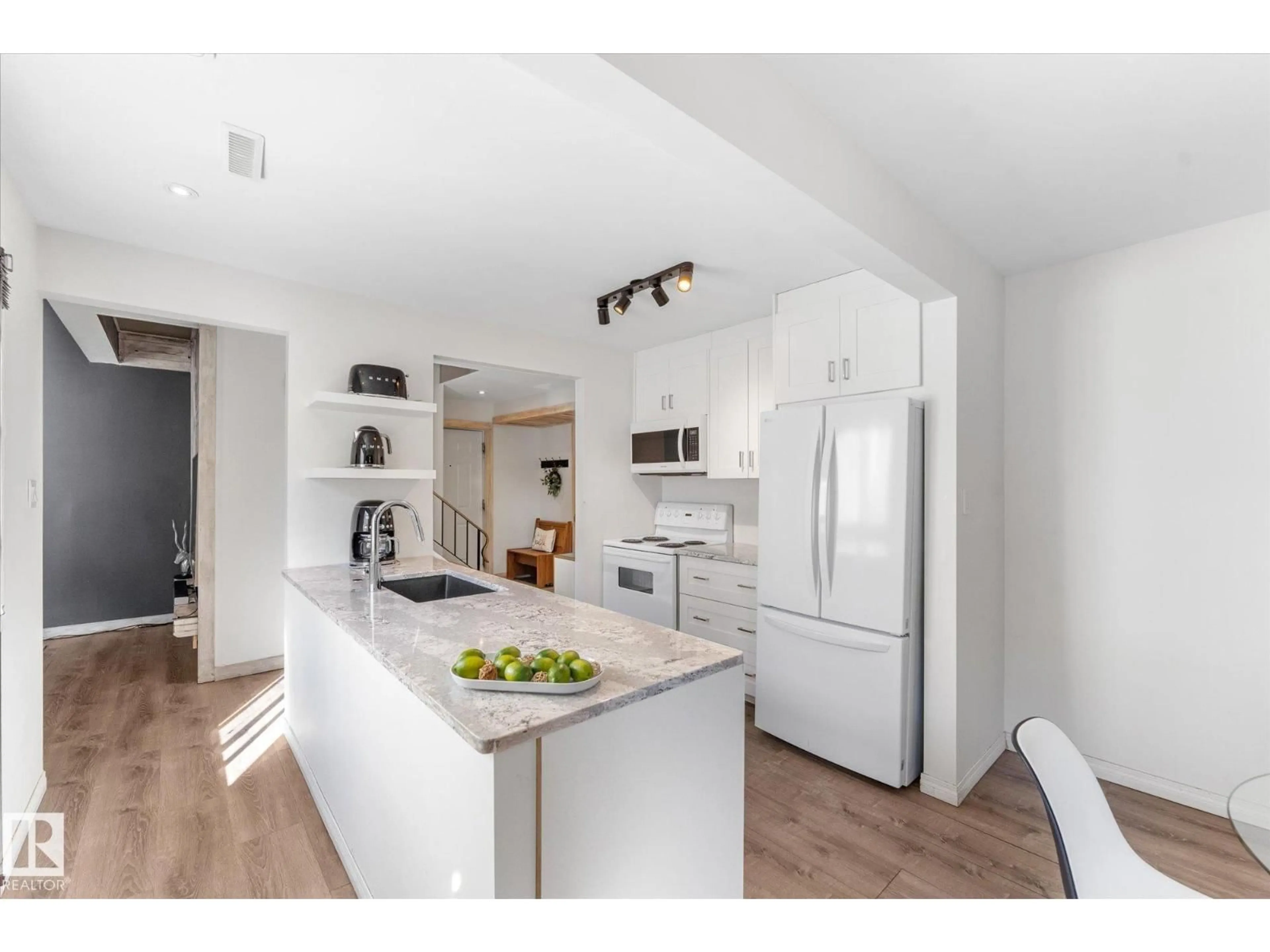 Open concept kitchen, unknown for 281 LANCASTER TC, Edmonton Alberta T5X5T6