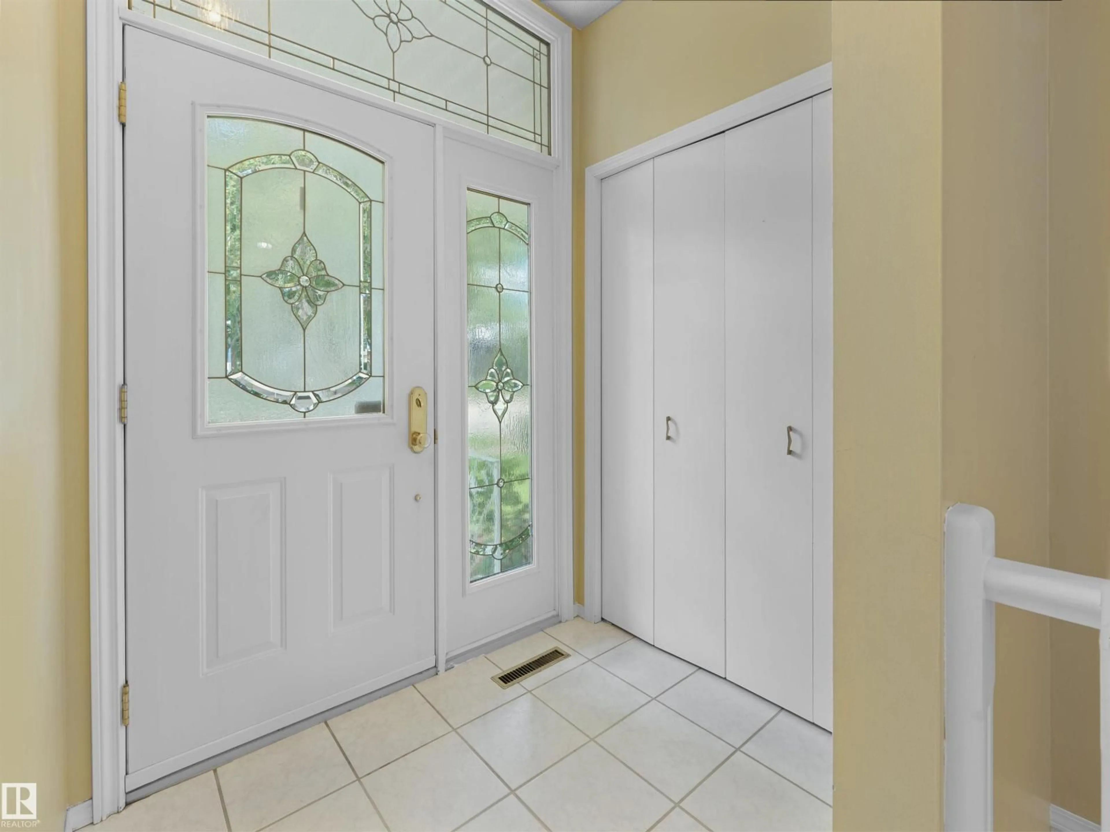 Indoor entryway for 14719 62 ST, Edmonton Alberta T5A2A9