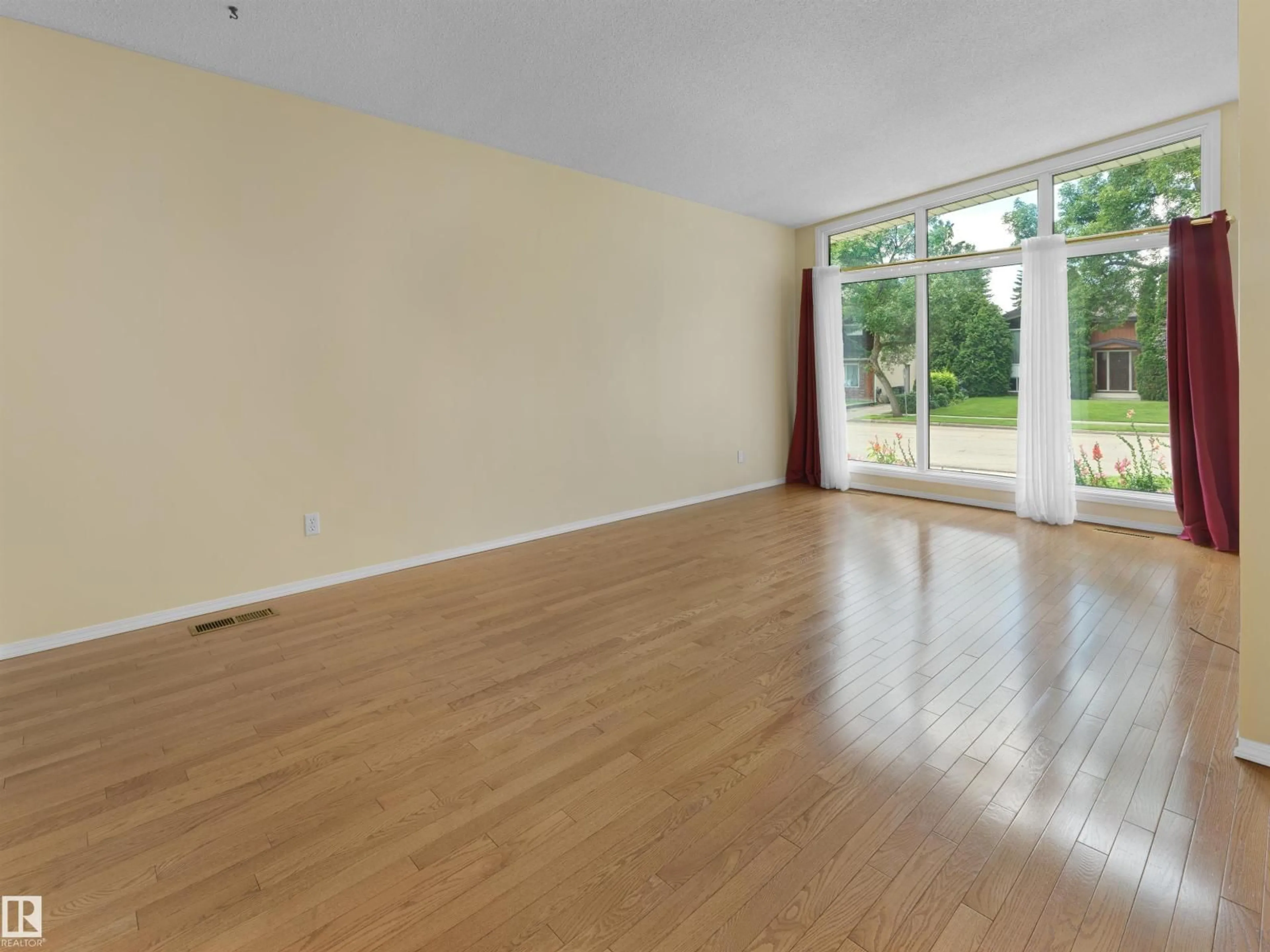 A pic of a room for 14719 62 ST, Edmonton Alberta T5A2A9