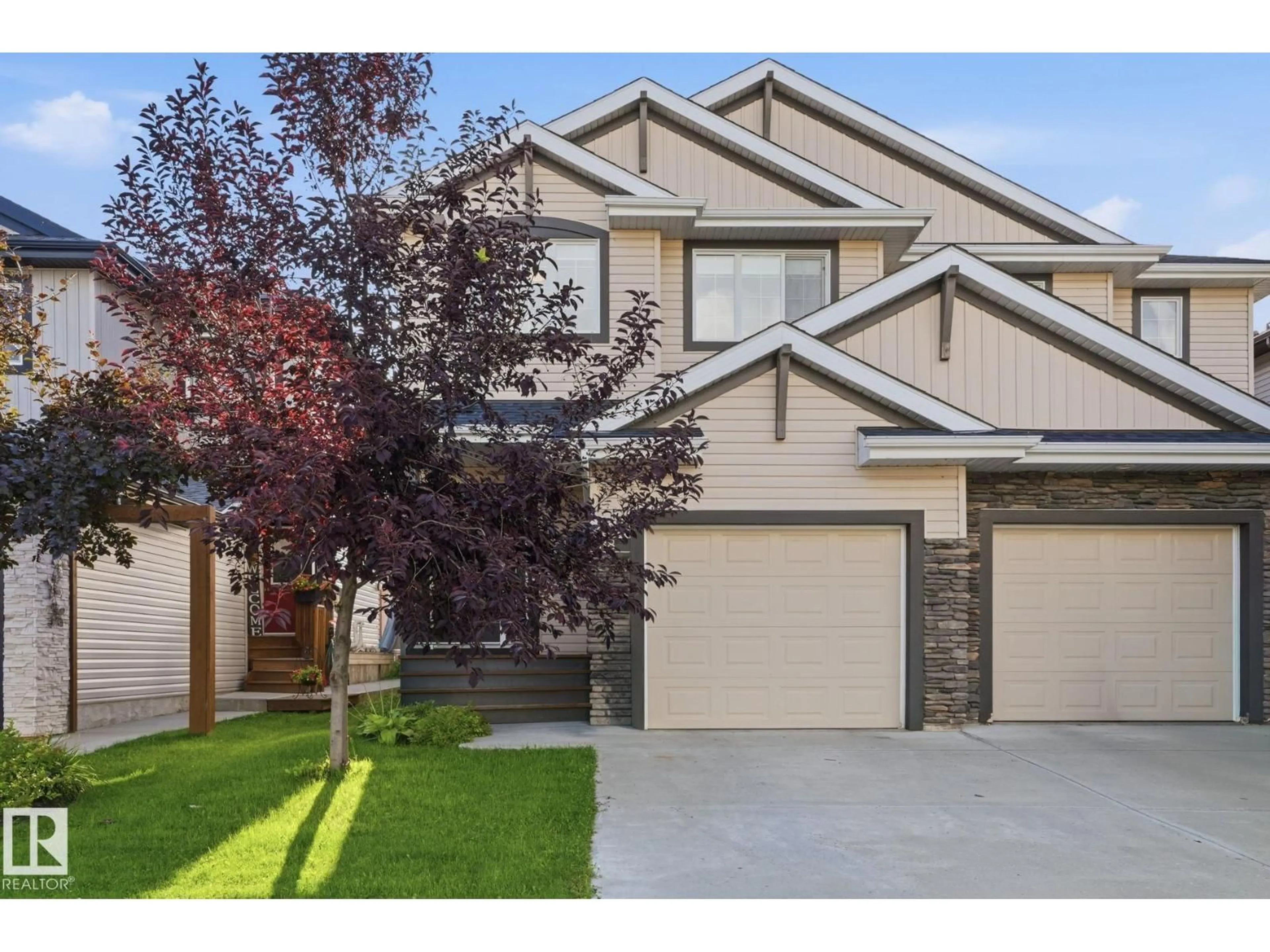 Home with vinyl exterior material, street for 38 DURRAND BN, Fort Saskatchewan Alberta T8L0N1
