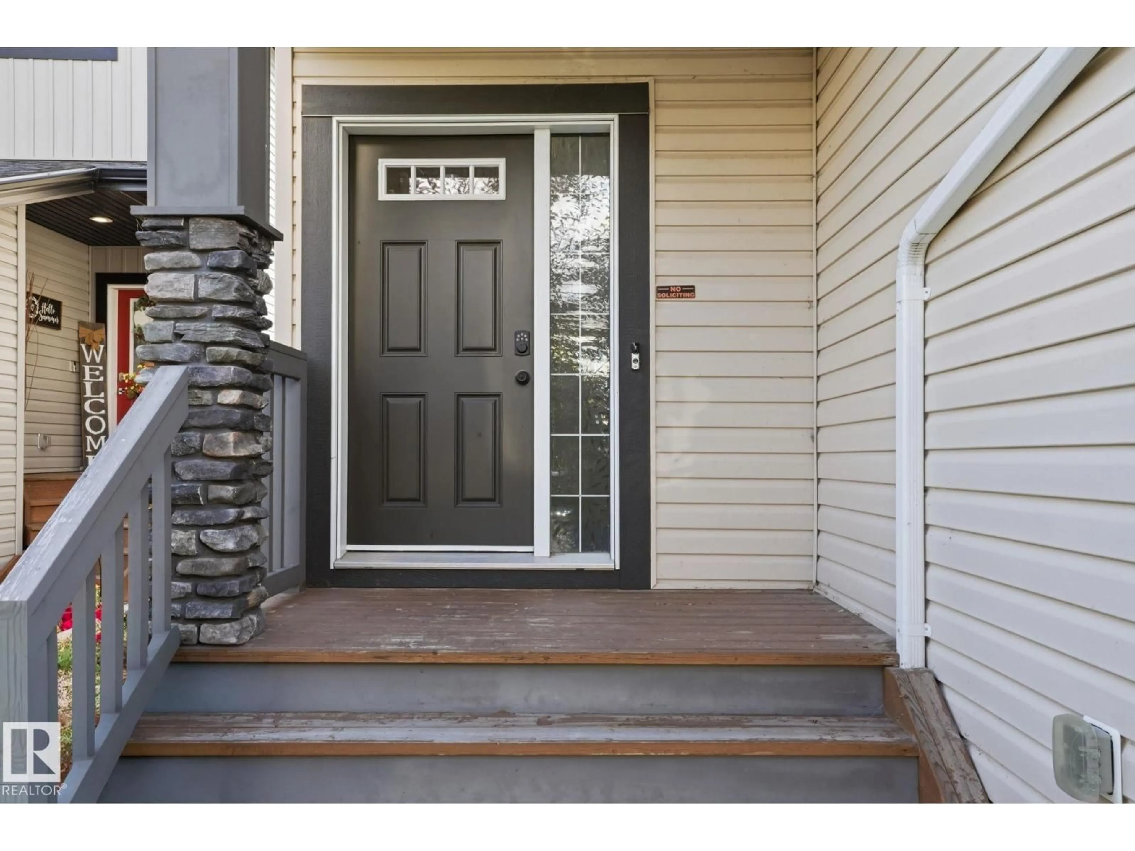 Indoor entryway for 38 DURRAND BN, Fort Saskatchewan Alberta T8L0N1