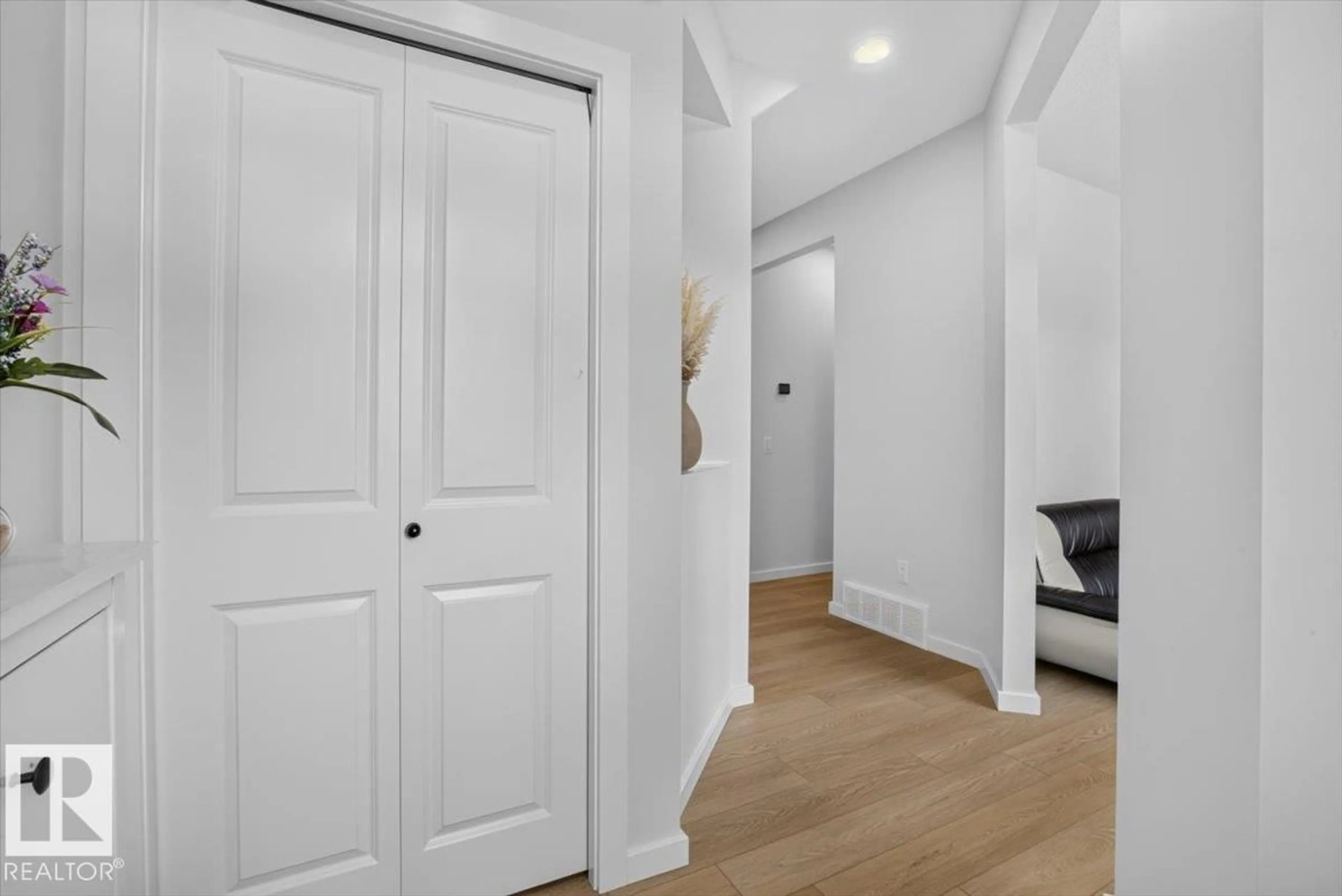 Indoor entryway for 22830 82A AV, Edmonton Alberta T5T4H5