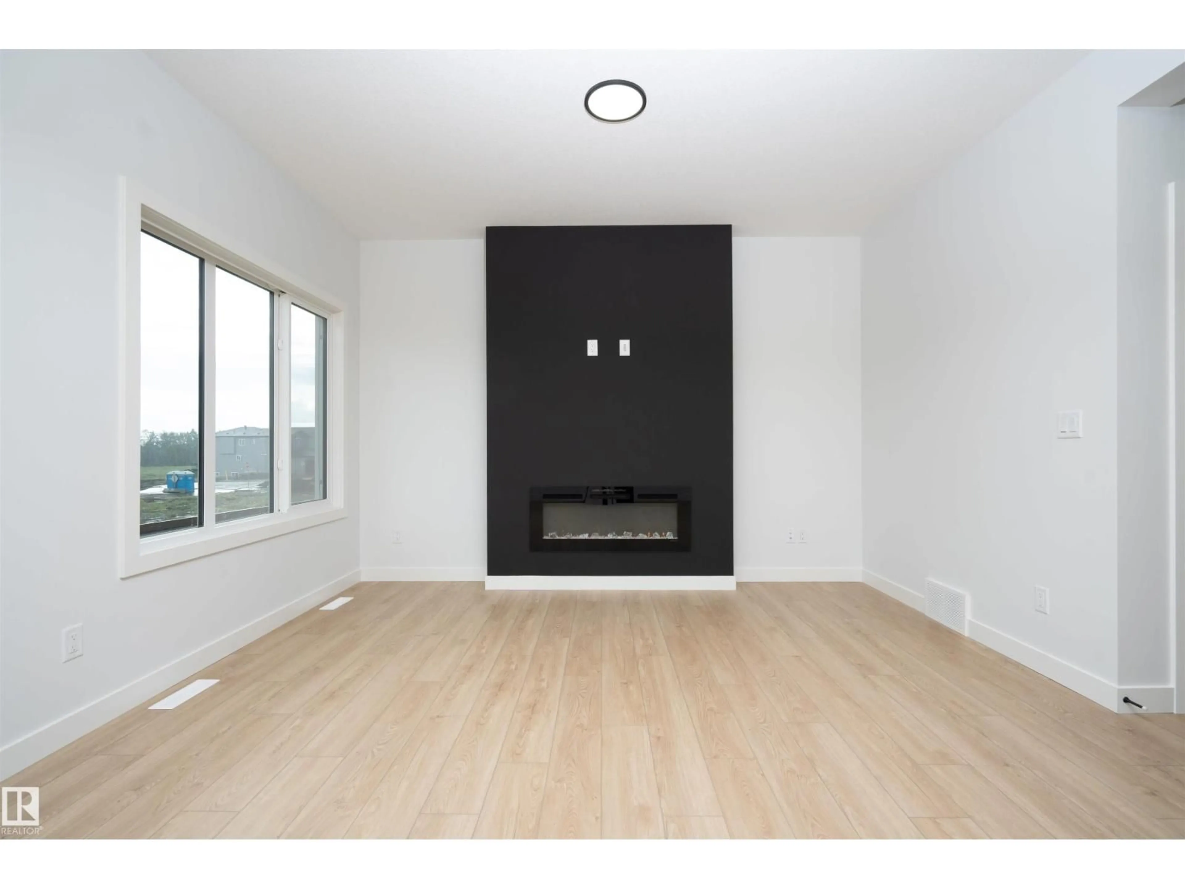 A pic of a room for 6255 29 AV, Edmonton Alberta T6X3J3