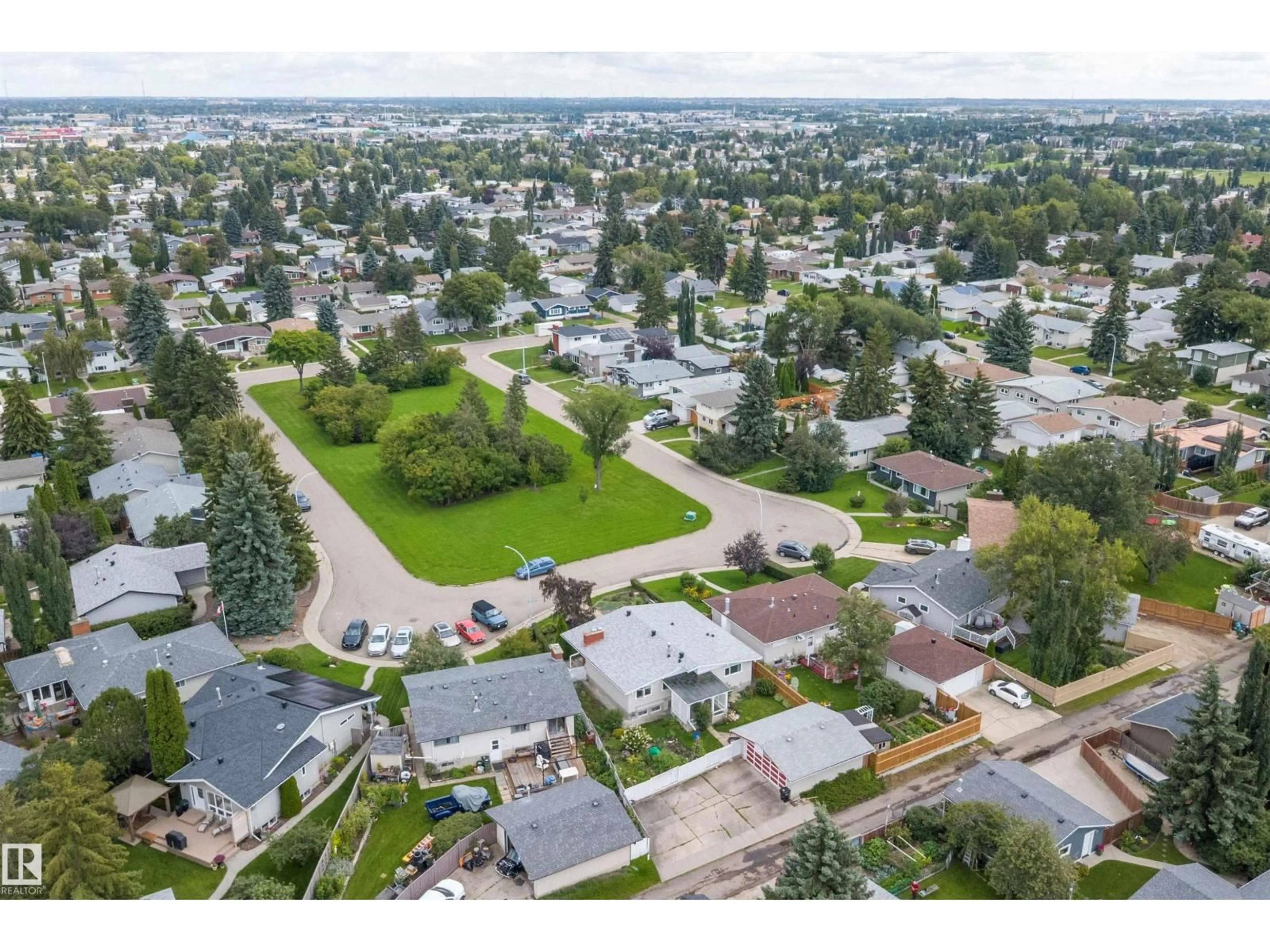 A pic from outside/outdoor area/front of a property/back of a property/a pic from drone, street for NW - 3616 109A ST, Edmonton Alberta T6J1C8
