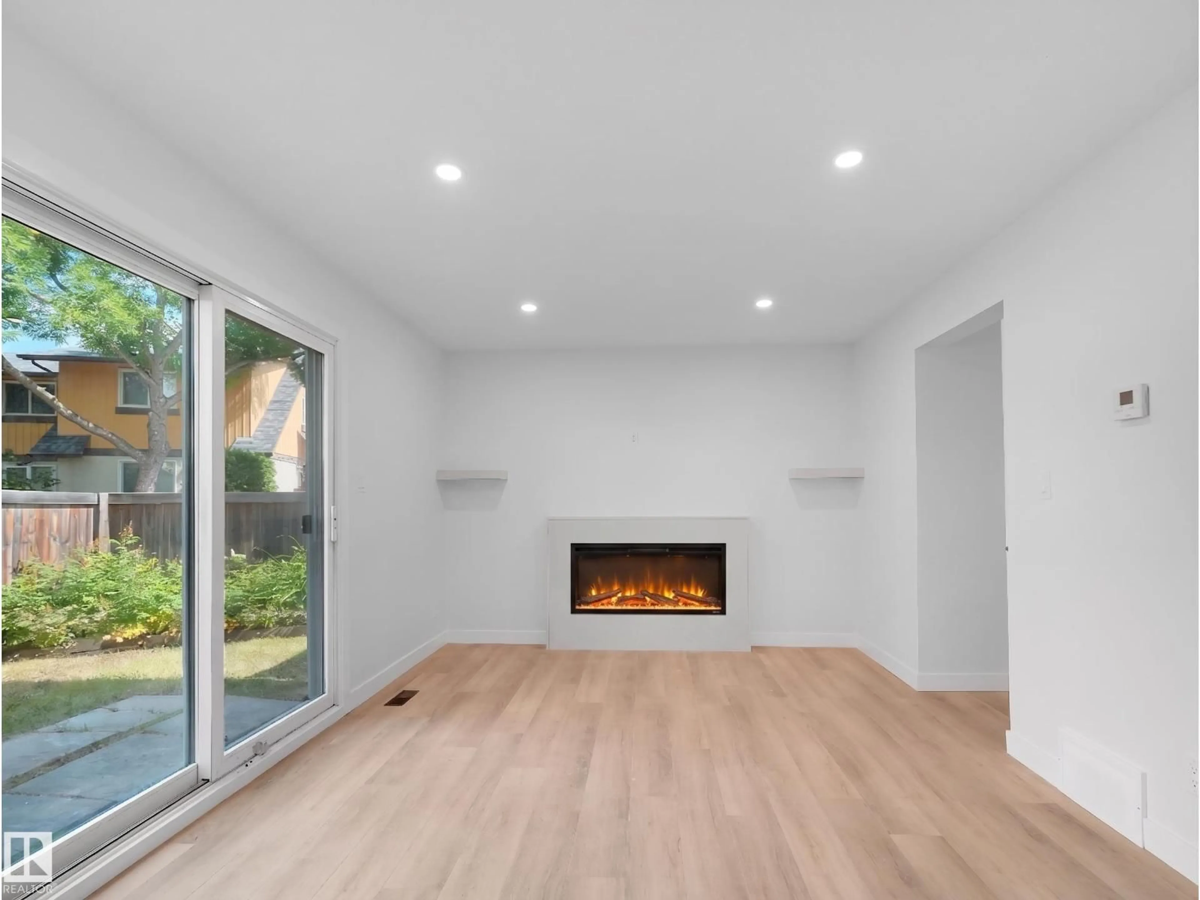 A pic of a room for 126 WOODSTOCK NW, Edmonton Alberta T5T0H6