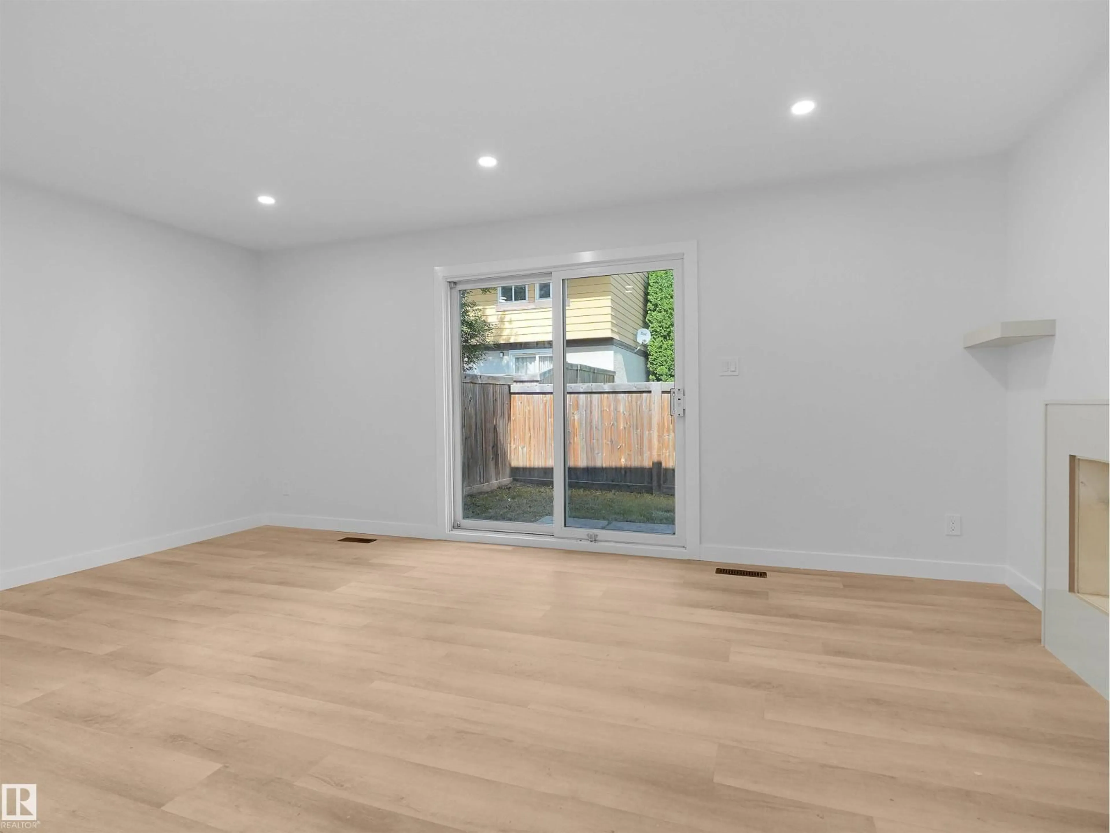 A pic of a room for 126 WOODSTOCK NW, Edmonton Alberta T5T0H6