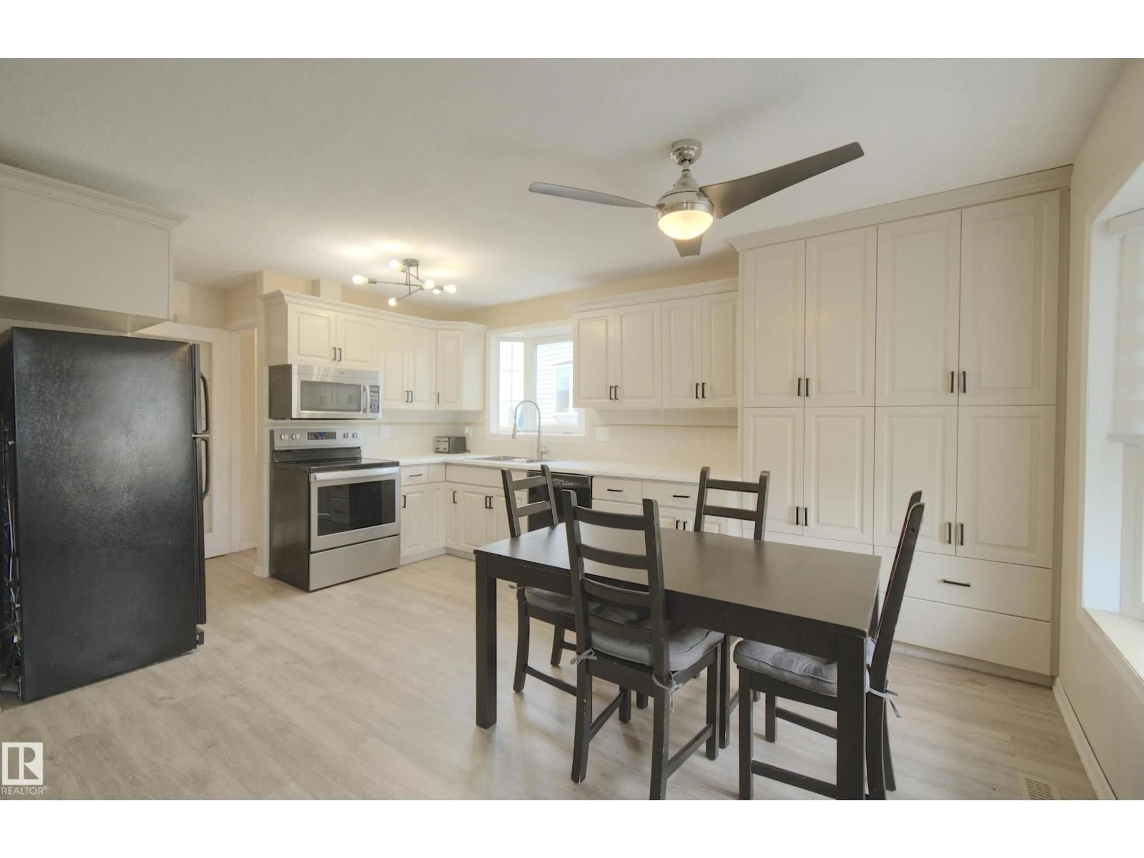 Open concept kitchen, wood/laminate floor for 43 WESTLAKE DR, Spruce Grove Alberta T7X1S7