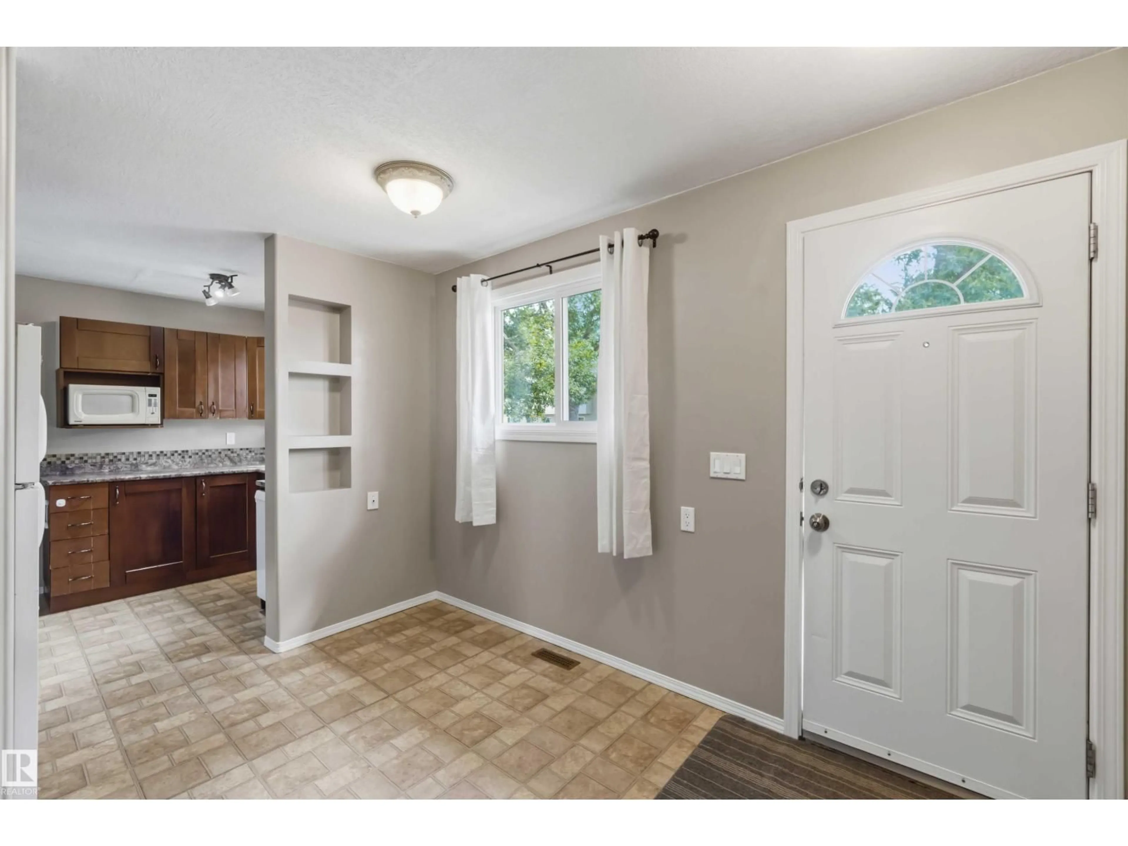 Indoor entryway for #103 - 5231 51 ST, Bon Accord Alberta T0A0K0