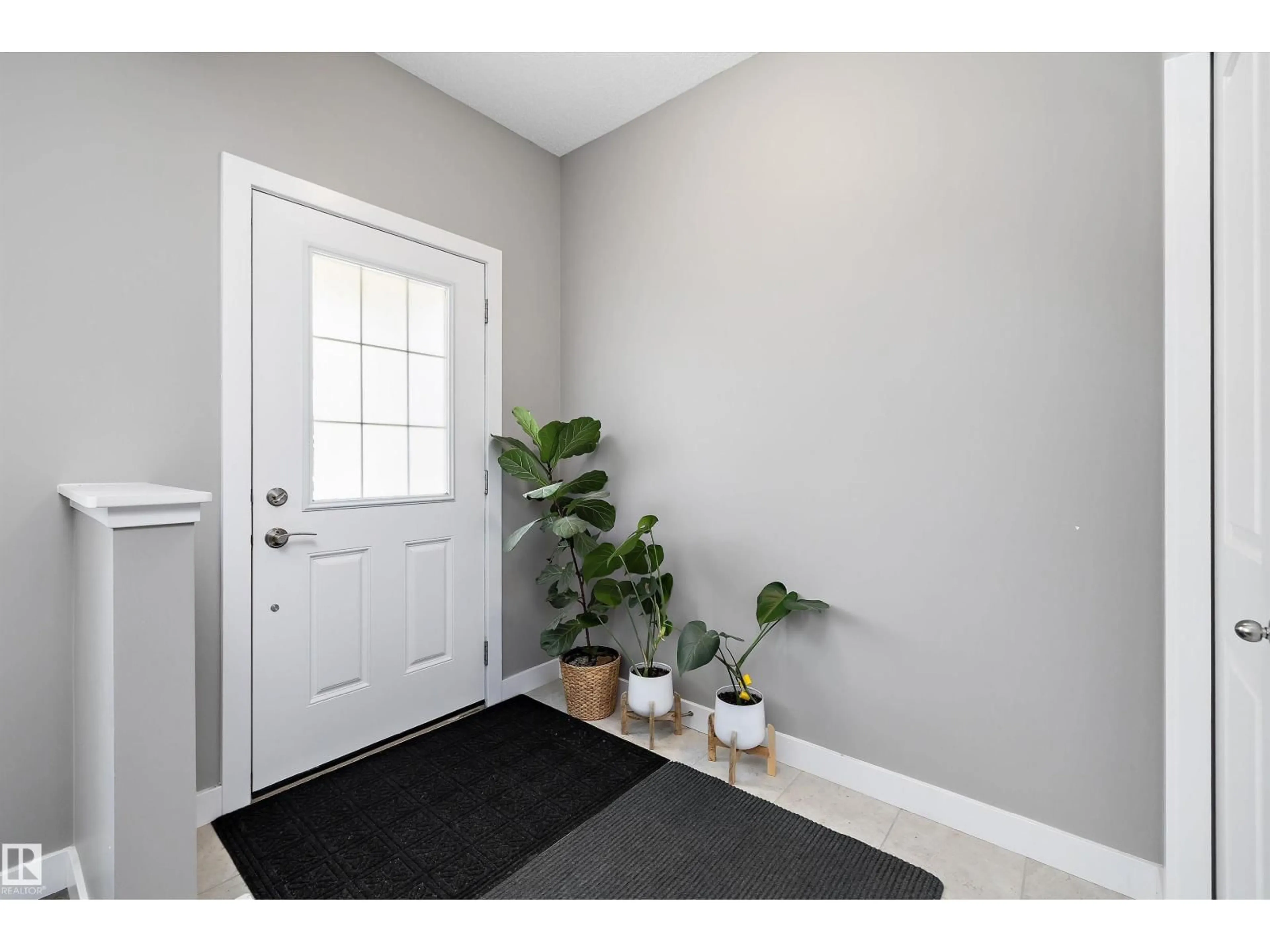 Indoor entryway for SW - 8412 24 AV, Edmonton Alberta T6X2G1