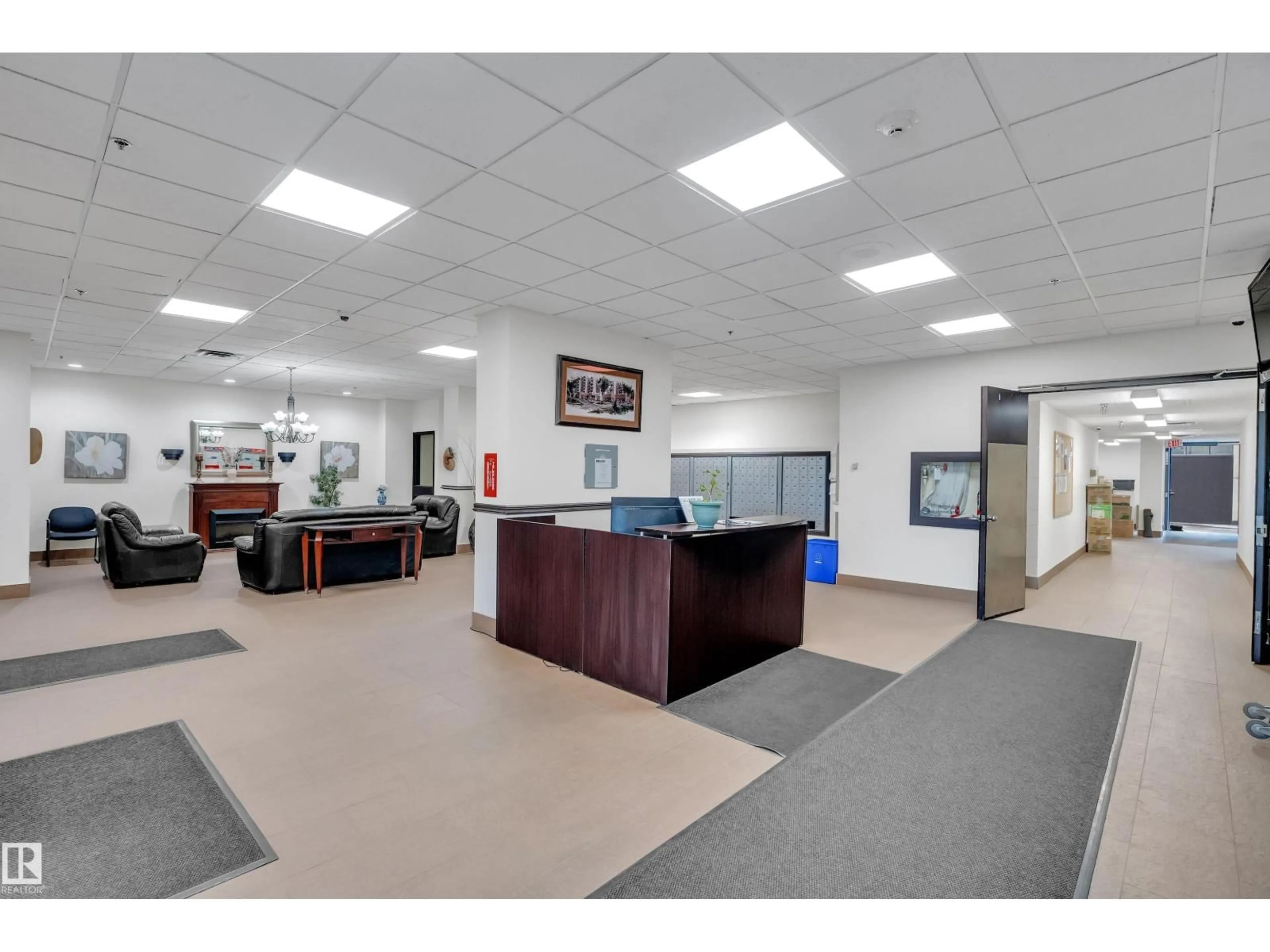 Indoor foyer for 10149 - 608 SASKATCHEWAN DR, Edmonton Alberta T6E6B6
