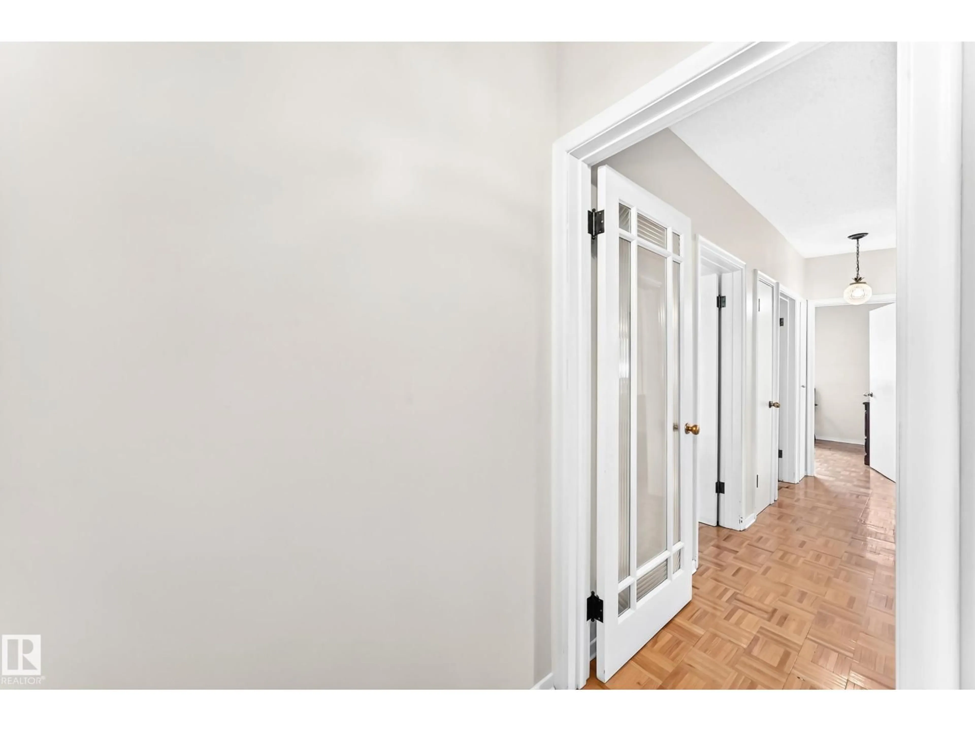 Indoor entryway for 11917 53 ST, Edmonton Alberta T5W3L4