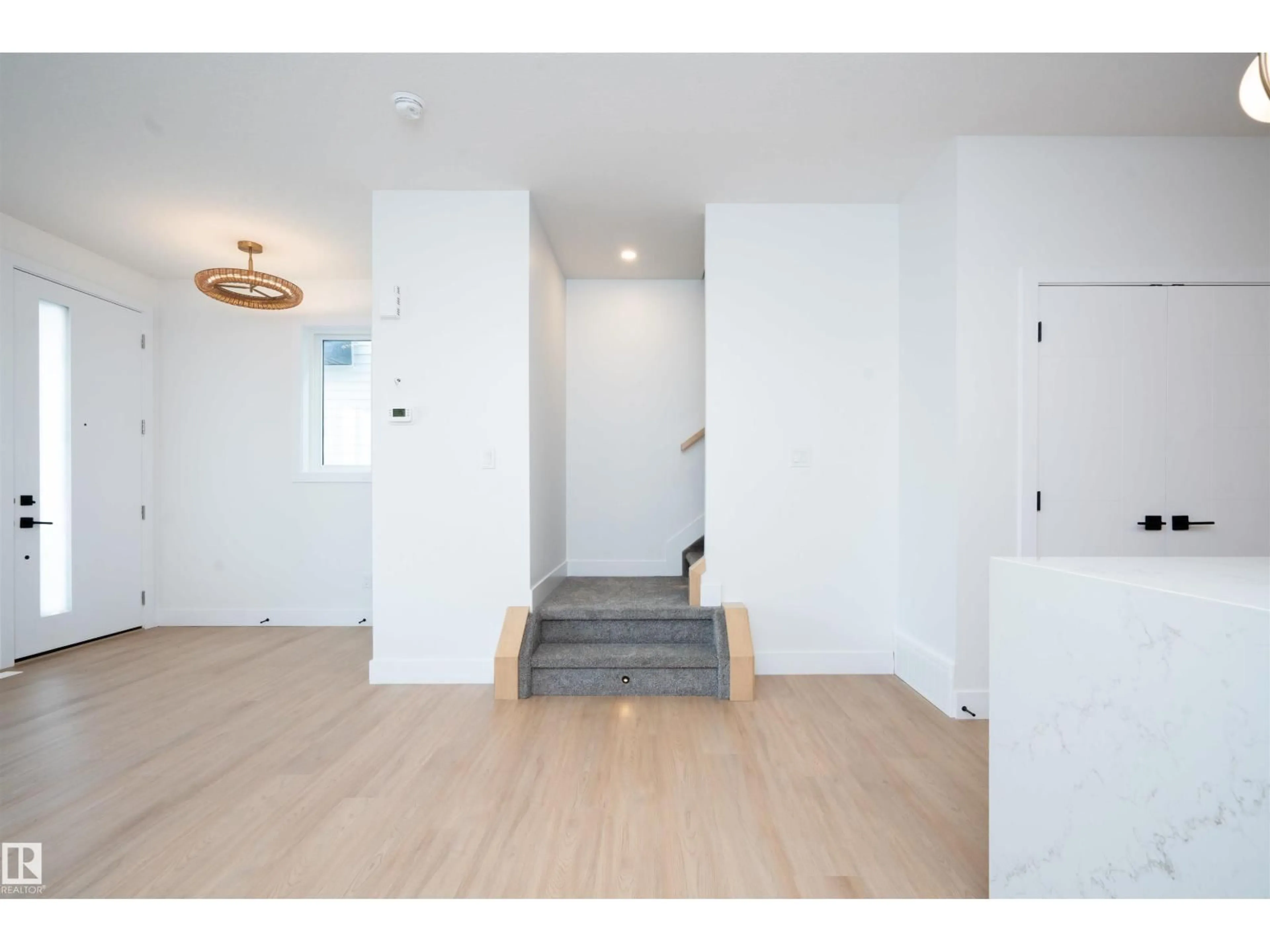 Indoor entryway for 432 ROBINSON BOULEVARD, Leduc Alberta T9E1P8