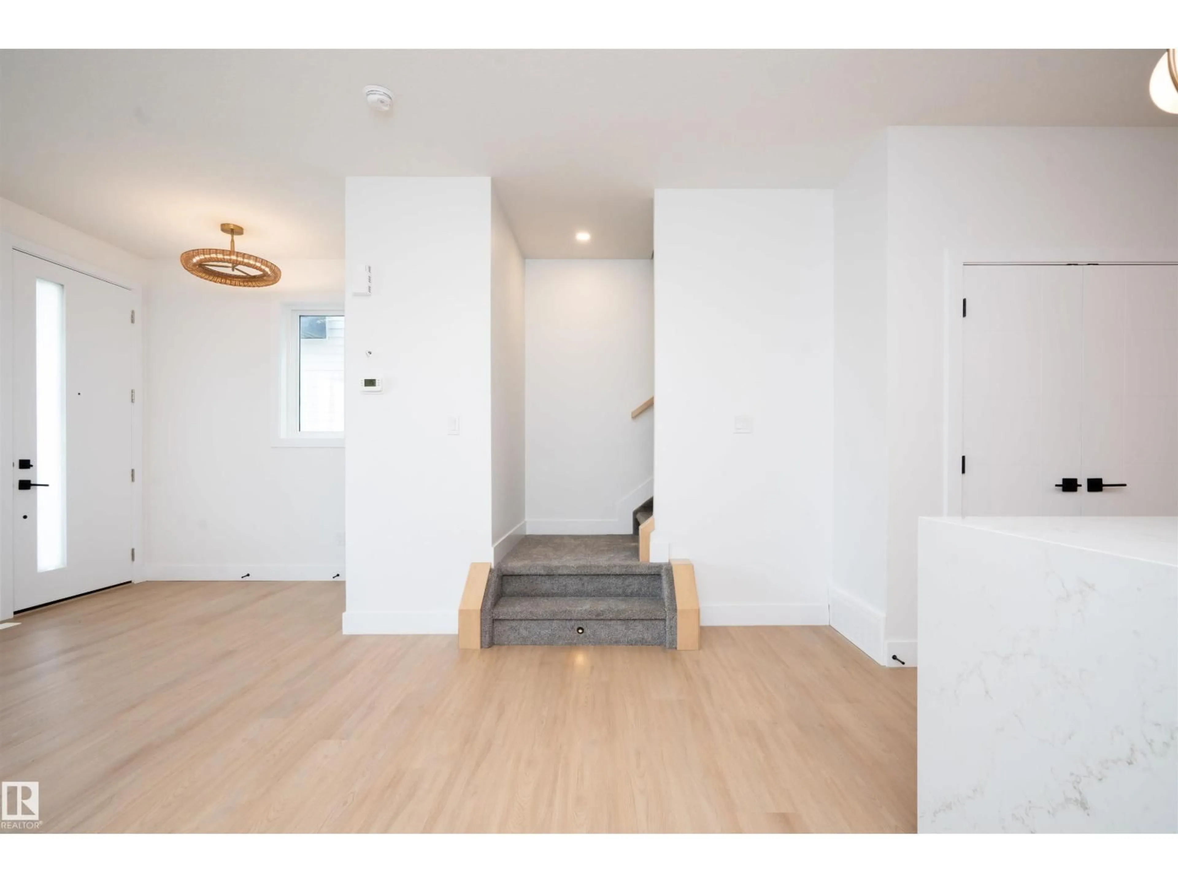 Indoor entryway for 432 ROBINSON BOULEVARD, Leduc Alberta T9E1P8
