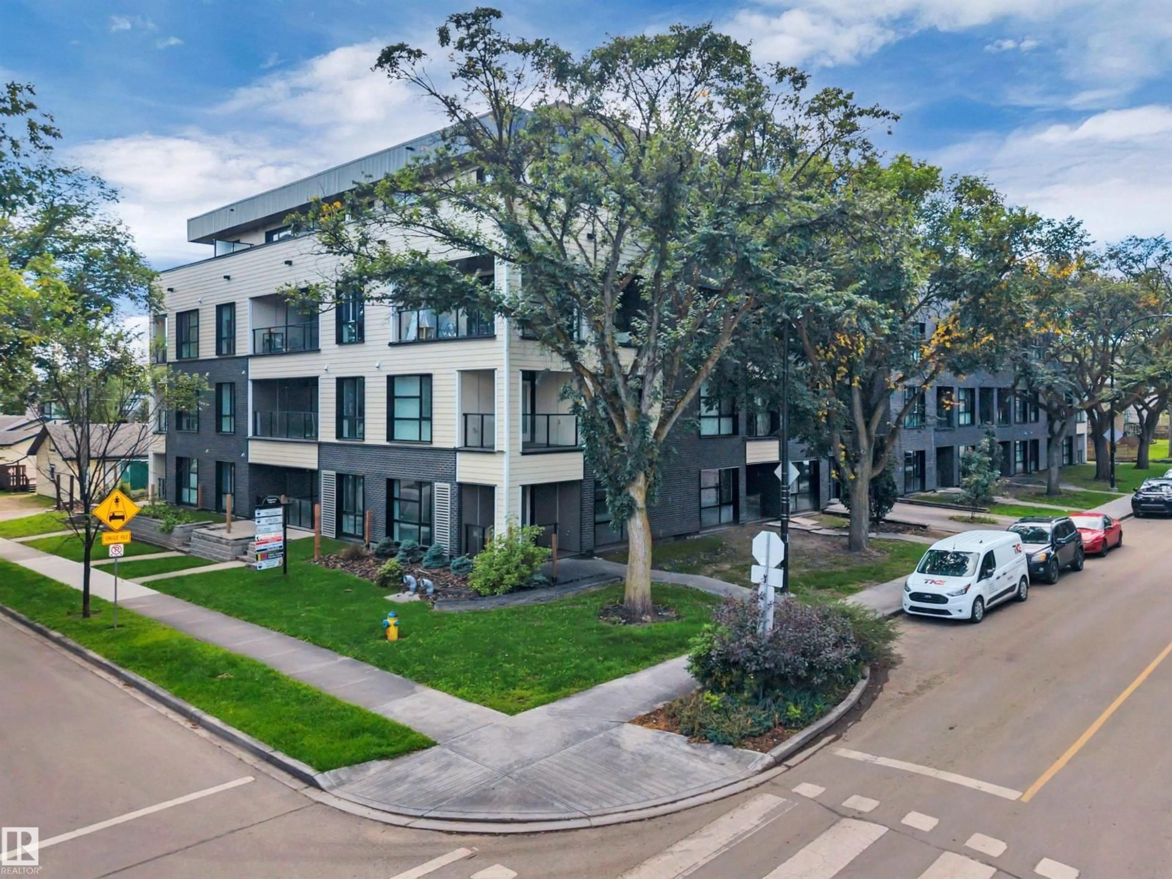 A pic from outside/outdoor area/front of a property/back of a property/a pic from drone, street for #410 - 11503 76 AV, Edmonton Alberta T6G0K6