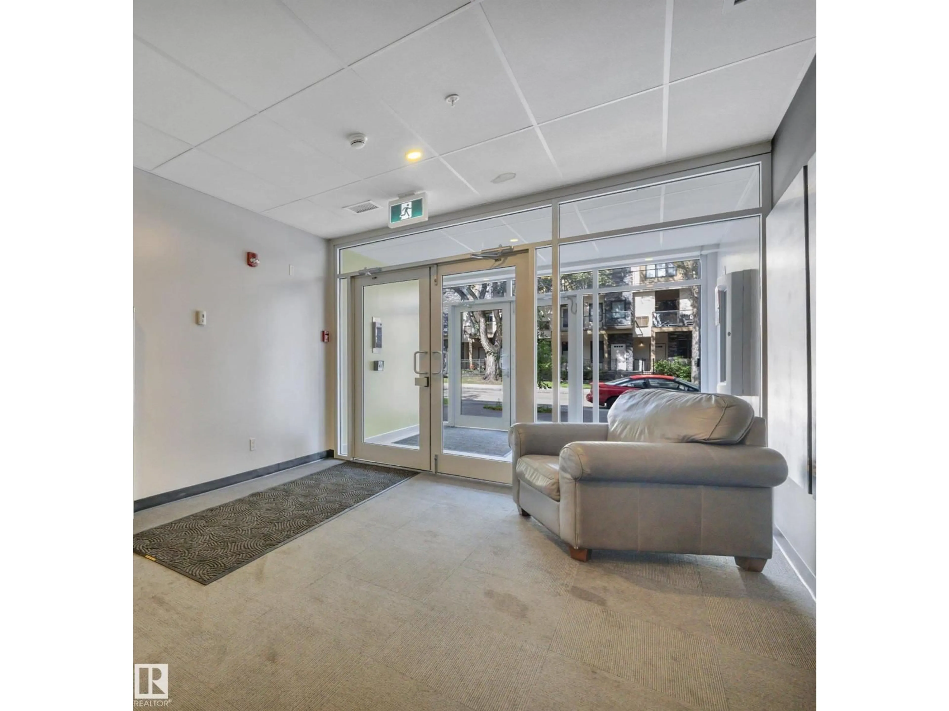 Indoor foyer for #410 - 11503 76 AV, Edmonton Alberta T6G0K6