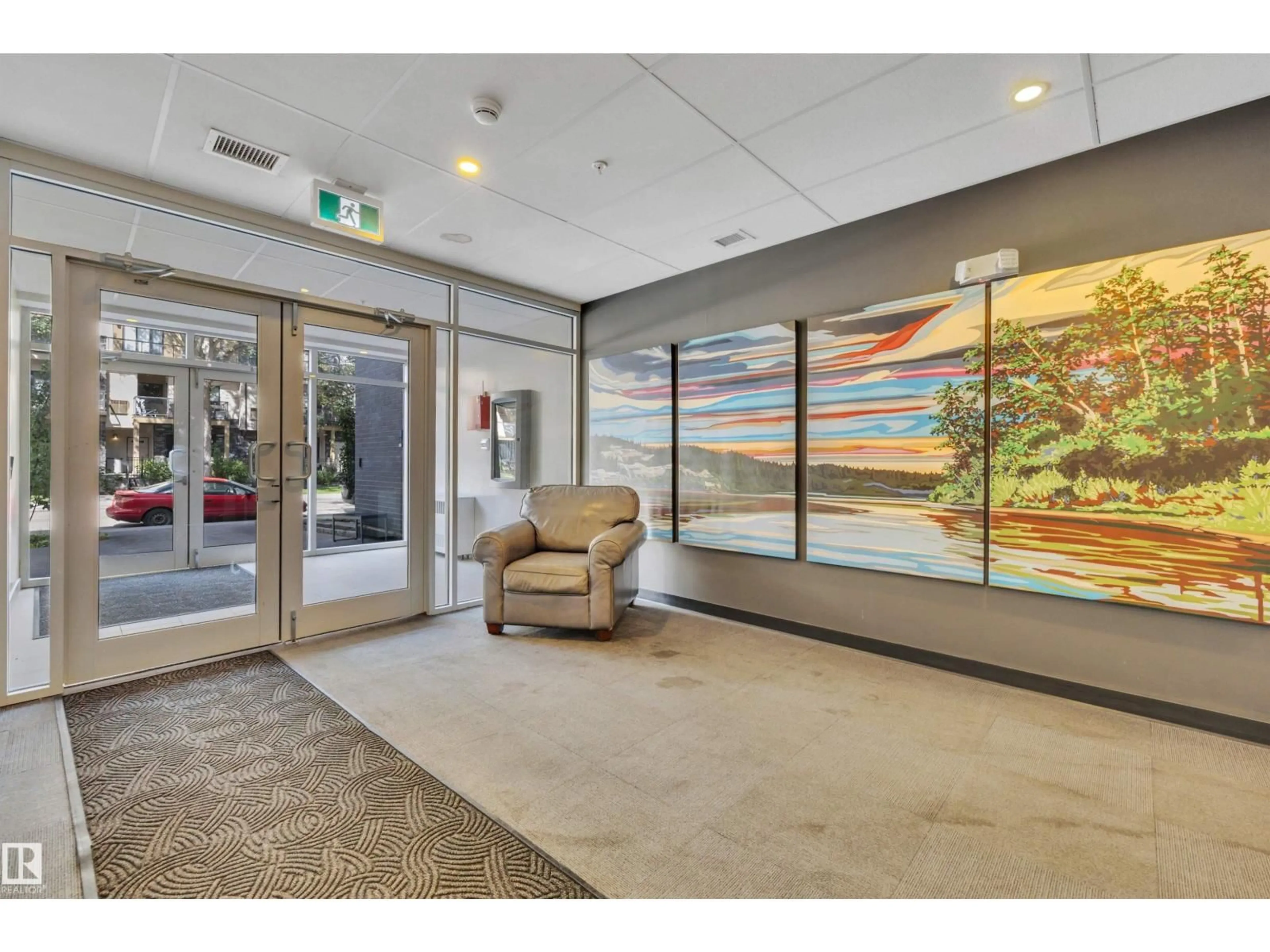 Indoor foyer for #410 - 11503 76 AV, Edmonton Alberta T6G0K6
