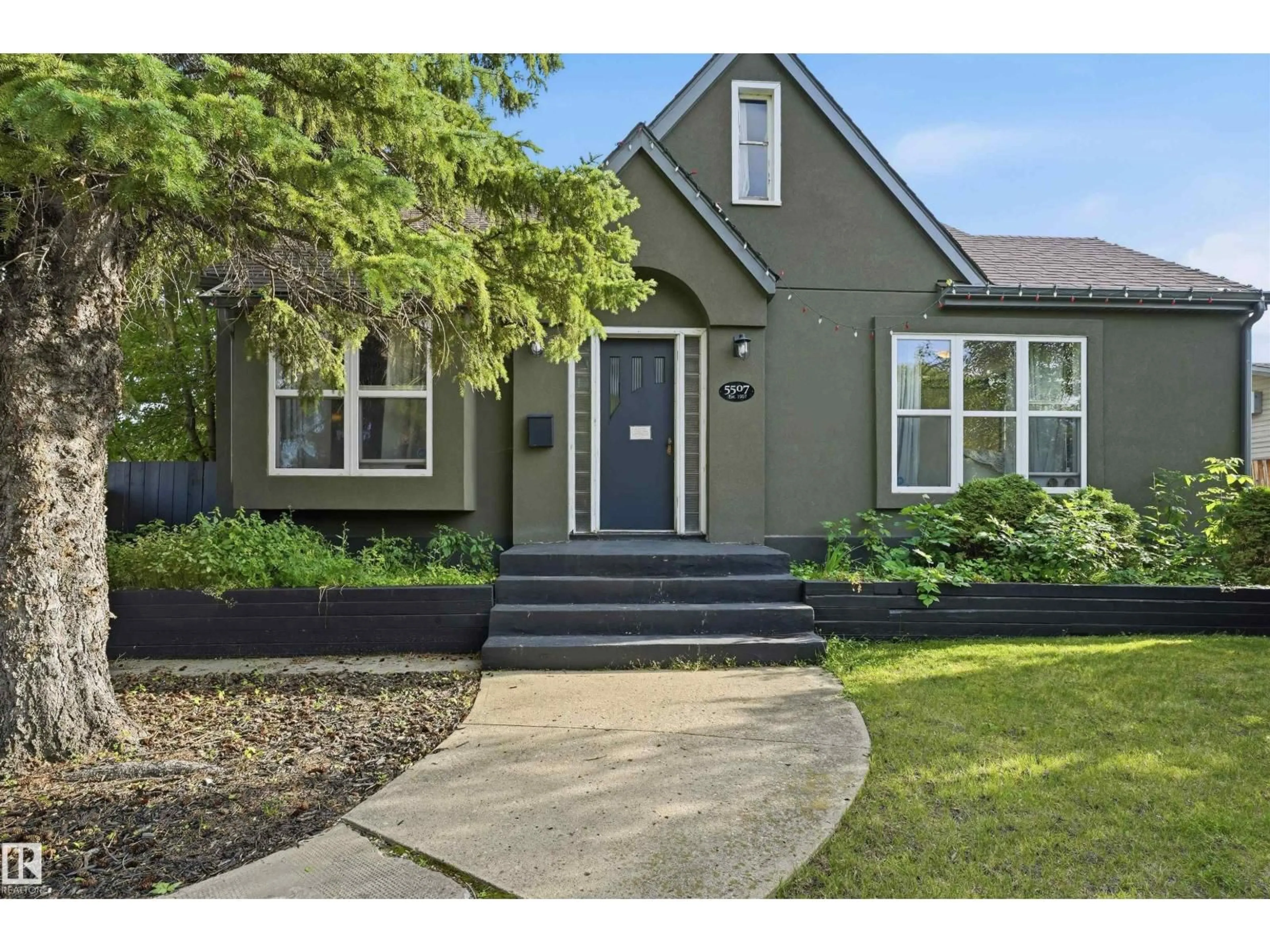 Home with vinyl exterior material, street for 5507 49 AV, Wetaskiwin Alberta T9A0R5