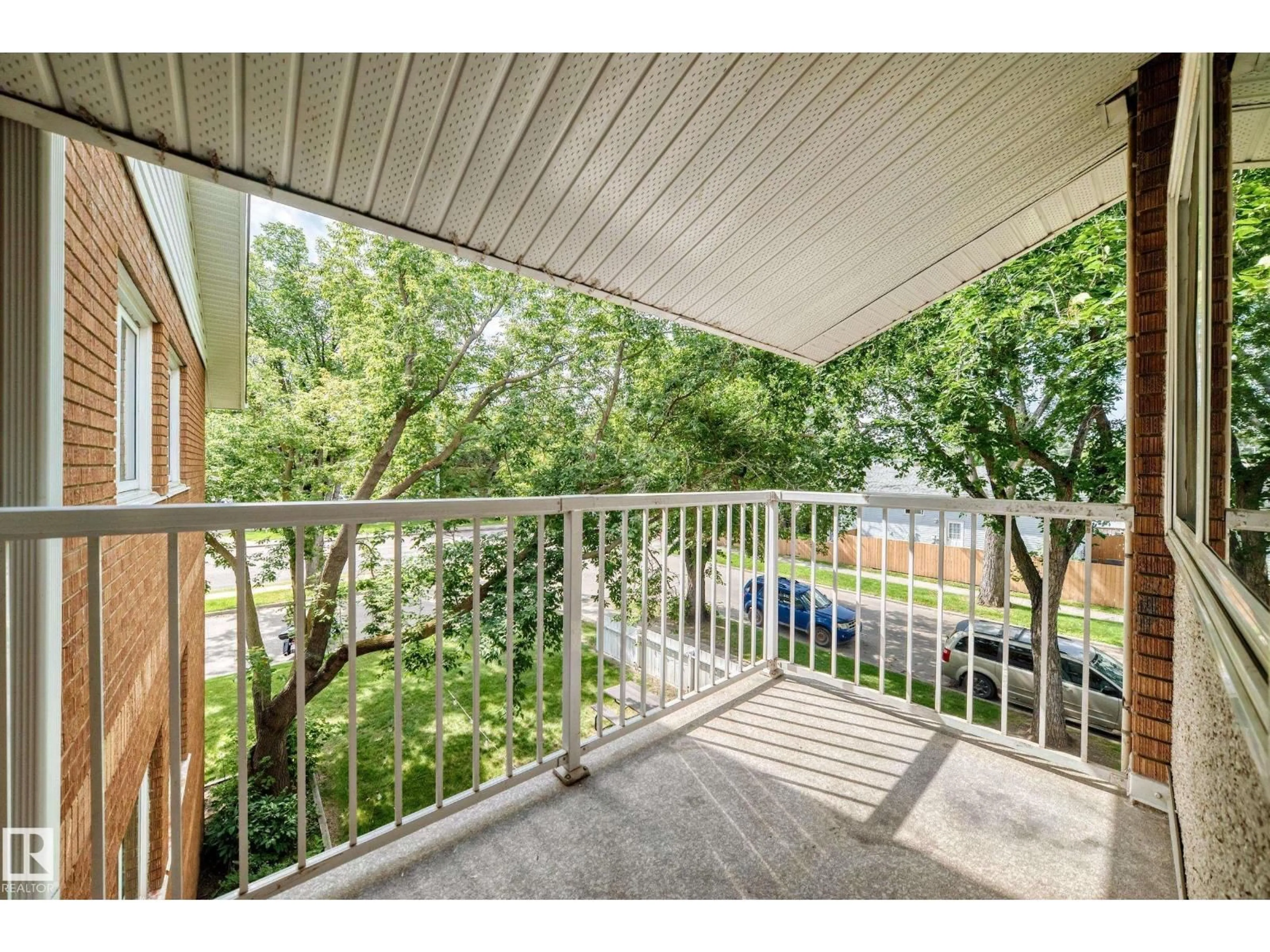 Patio, unknown for 6120 - 10 118 AV, Edmonton Alberta T5W1E8