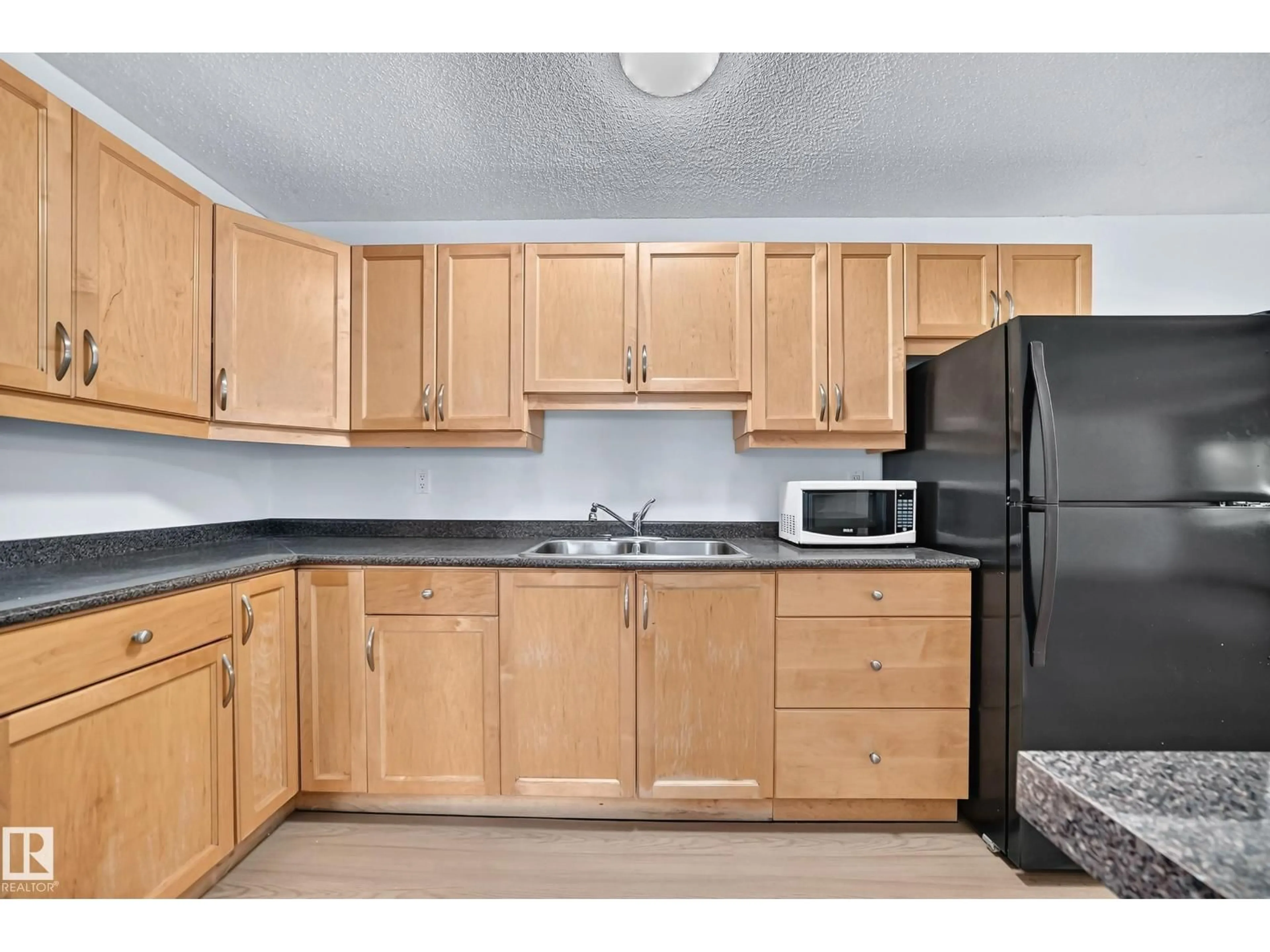 Standard kitchen, unknown for 6120 - 10 118 AV, Edmonton Alberta T5W1E8