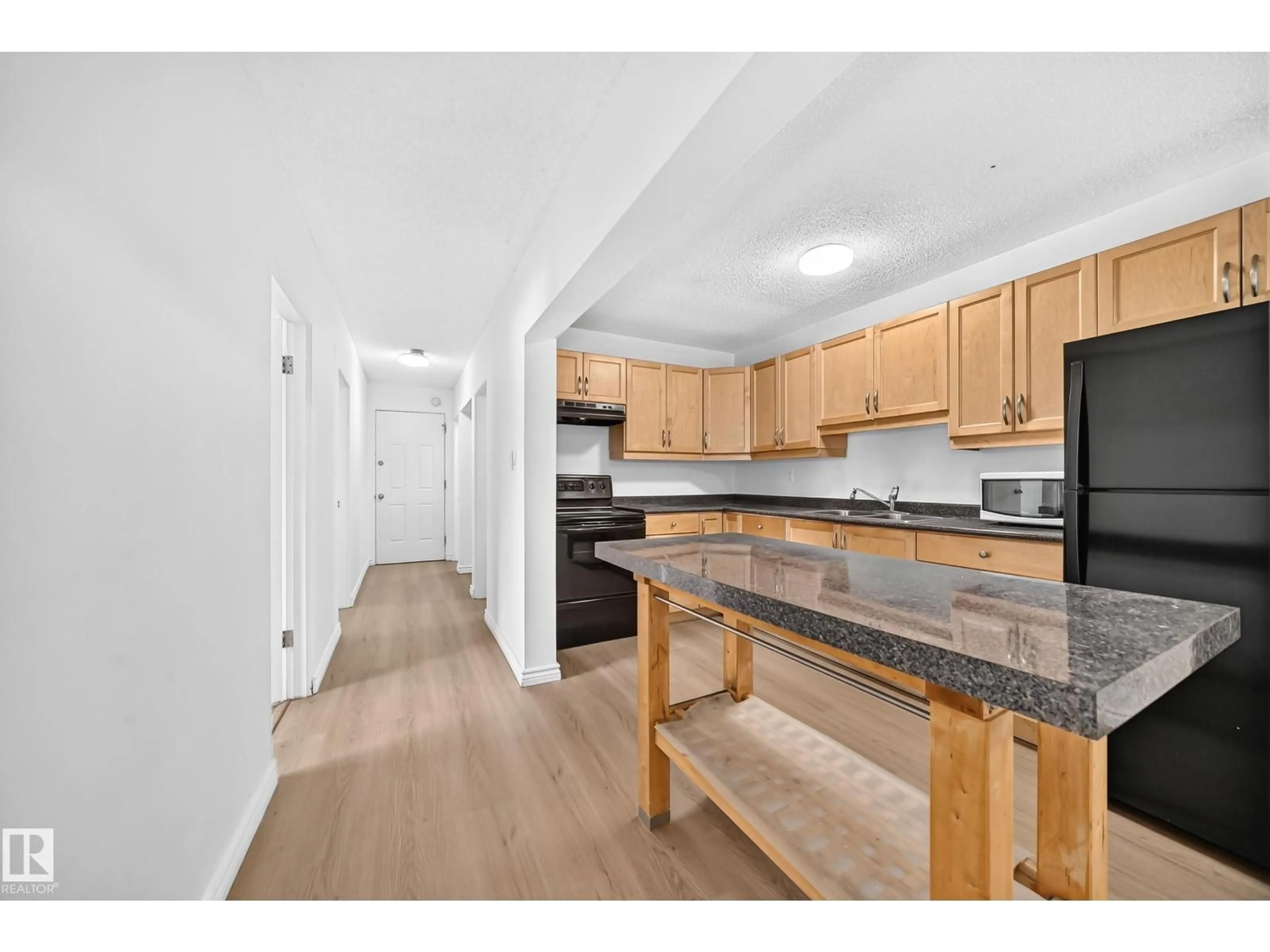 Unknown for 6120 - 10 118 AV, Edmonton Alberta T5W1E8