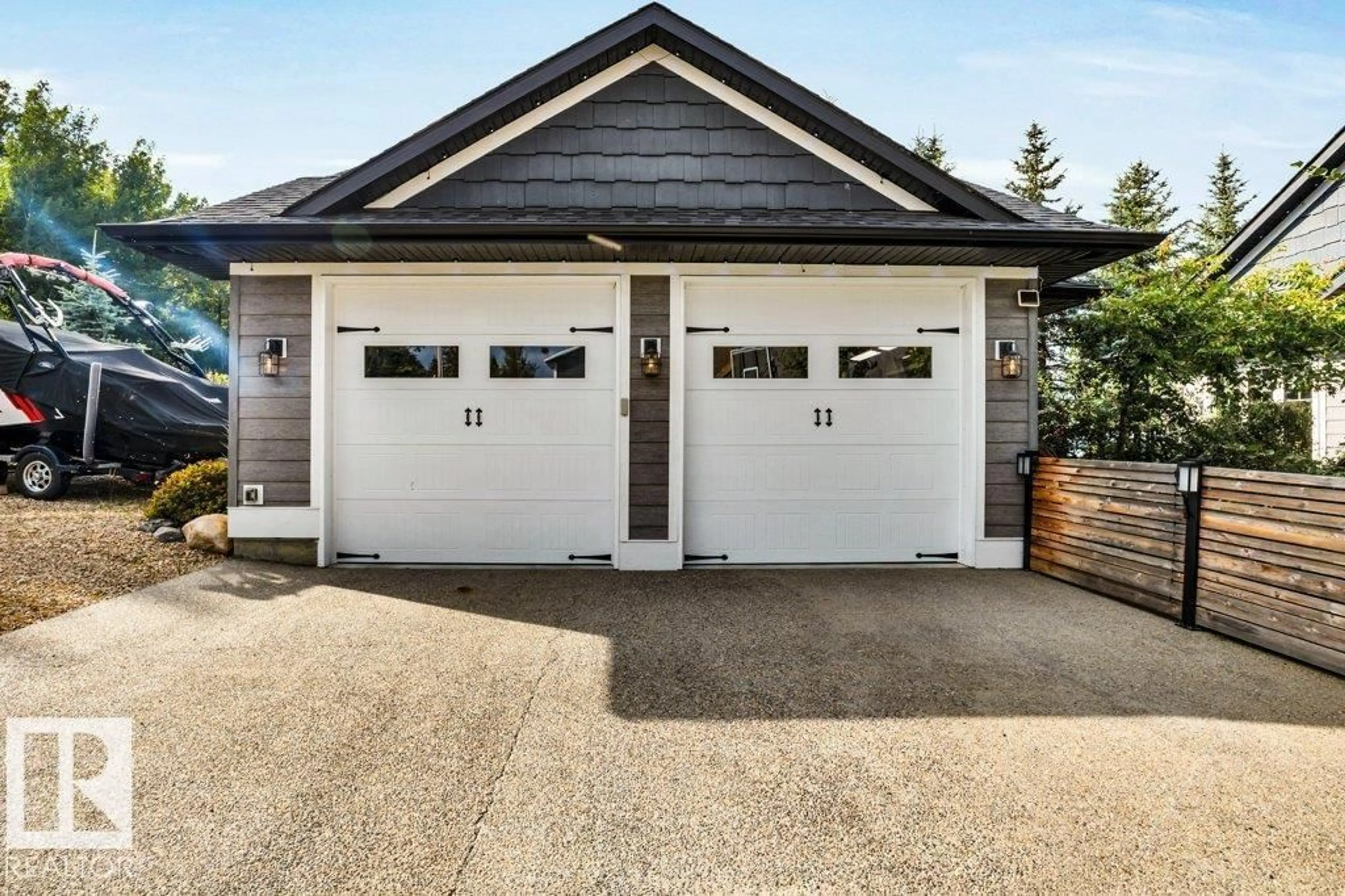 Indoor garage for 180 CRYSTAL SPRINGS DRIVE, Rural Wetaskiwin County Alberta T0C2V0