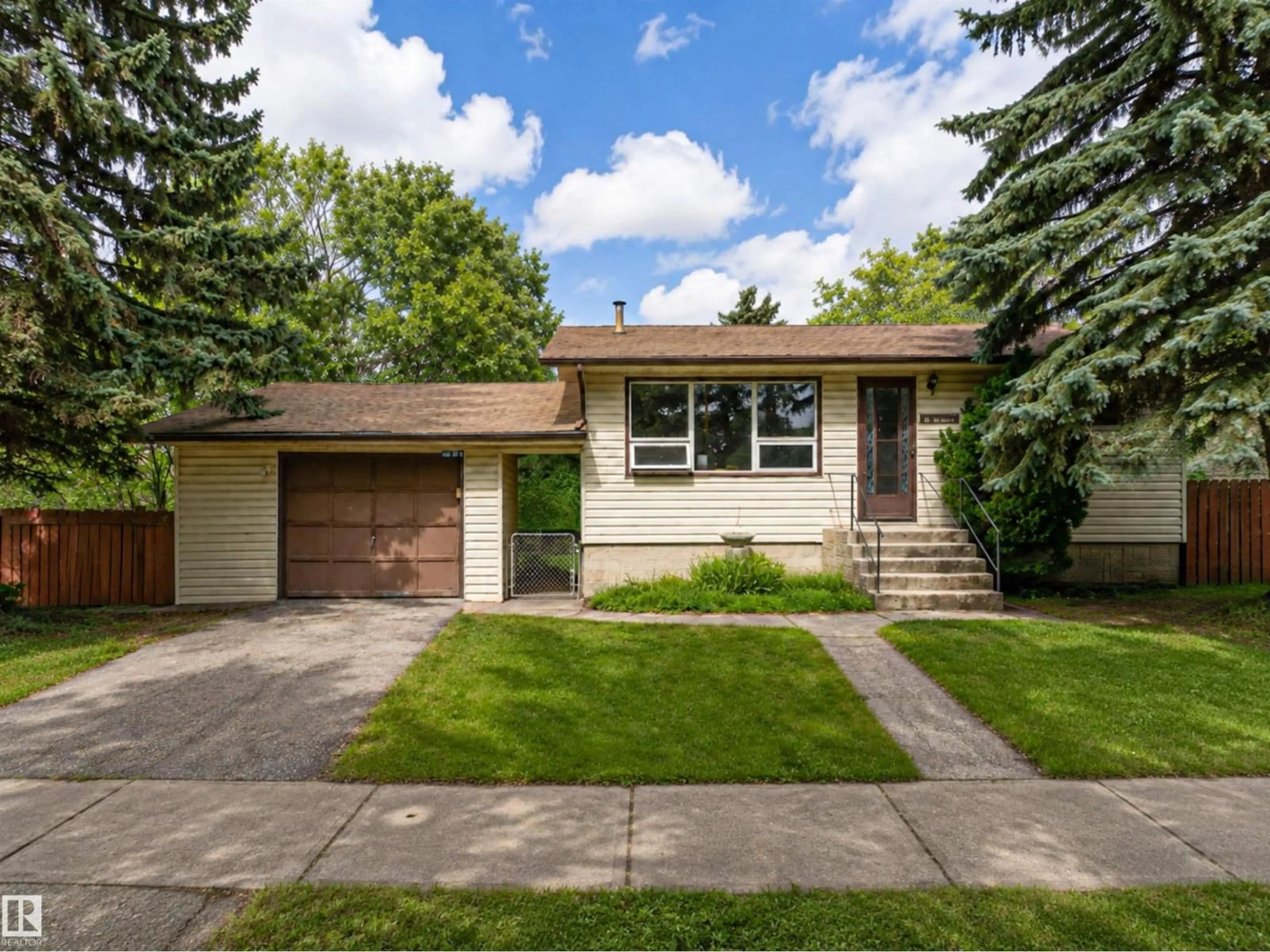 Home with vinyl exterior material, street for 4906 50 AV, Lamont Alberta T0B2R0