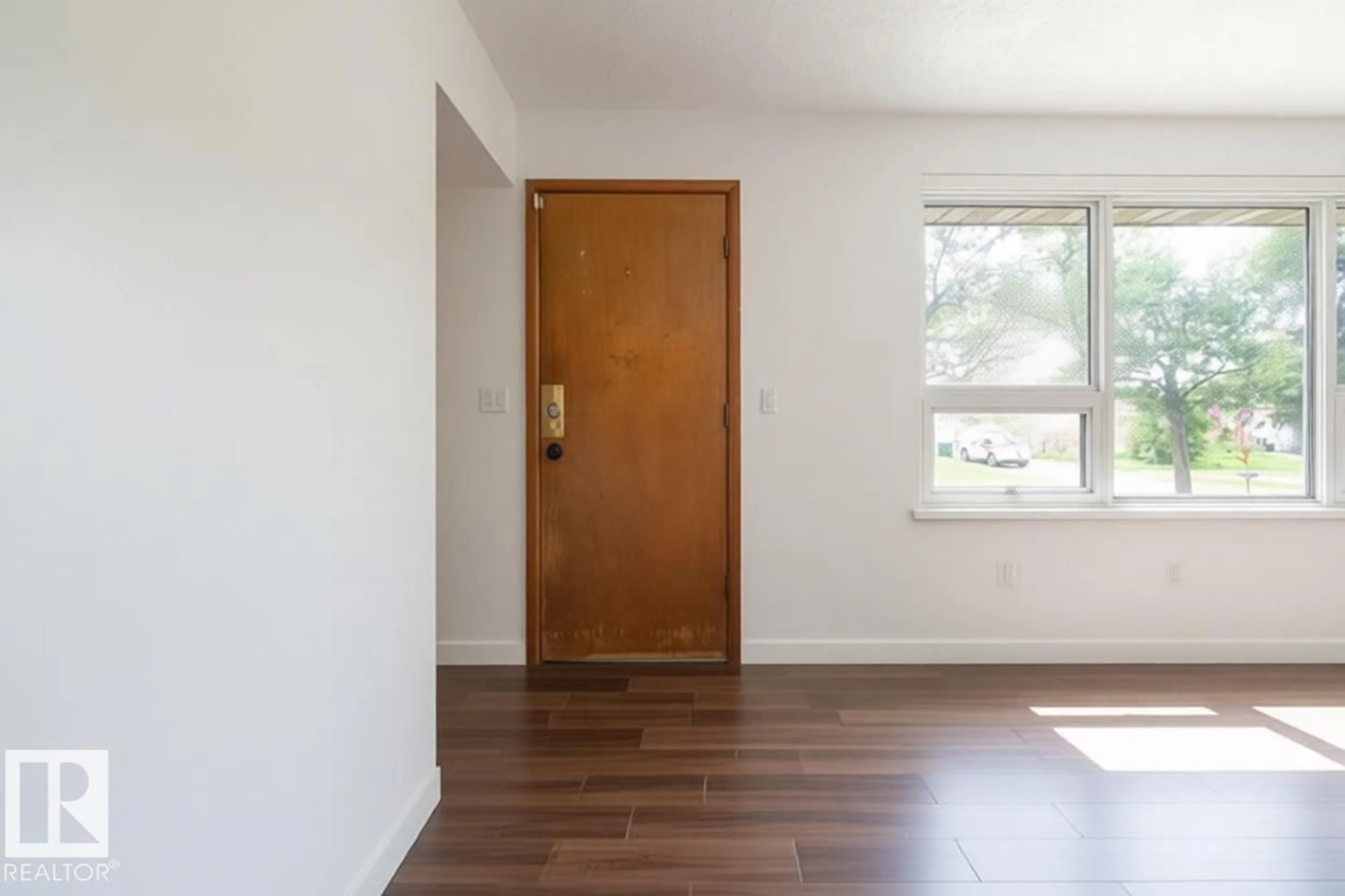 Indoor entryway for 4906 50 AV, Lamont Alberta T0B2R0