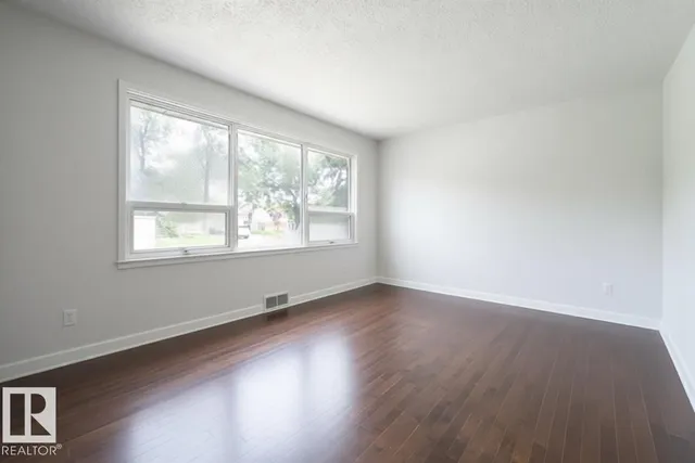 4906 50 AV, Lamont 3