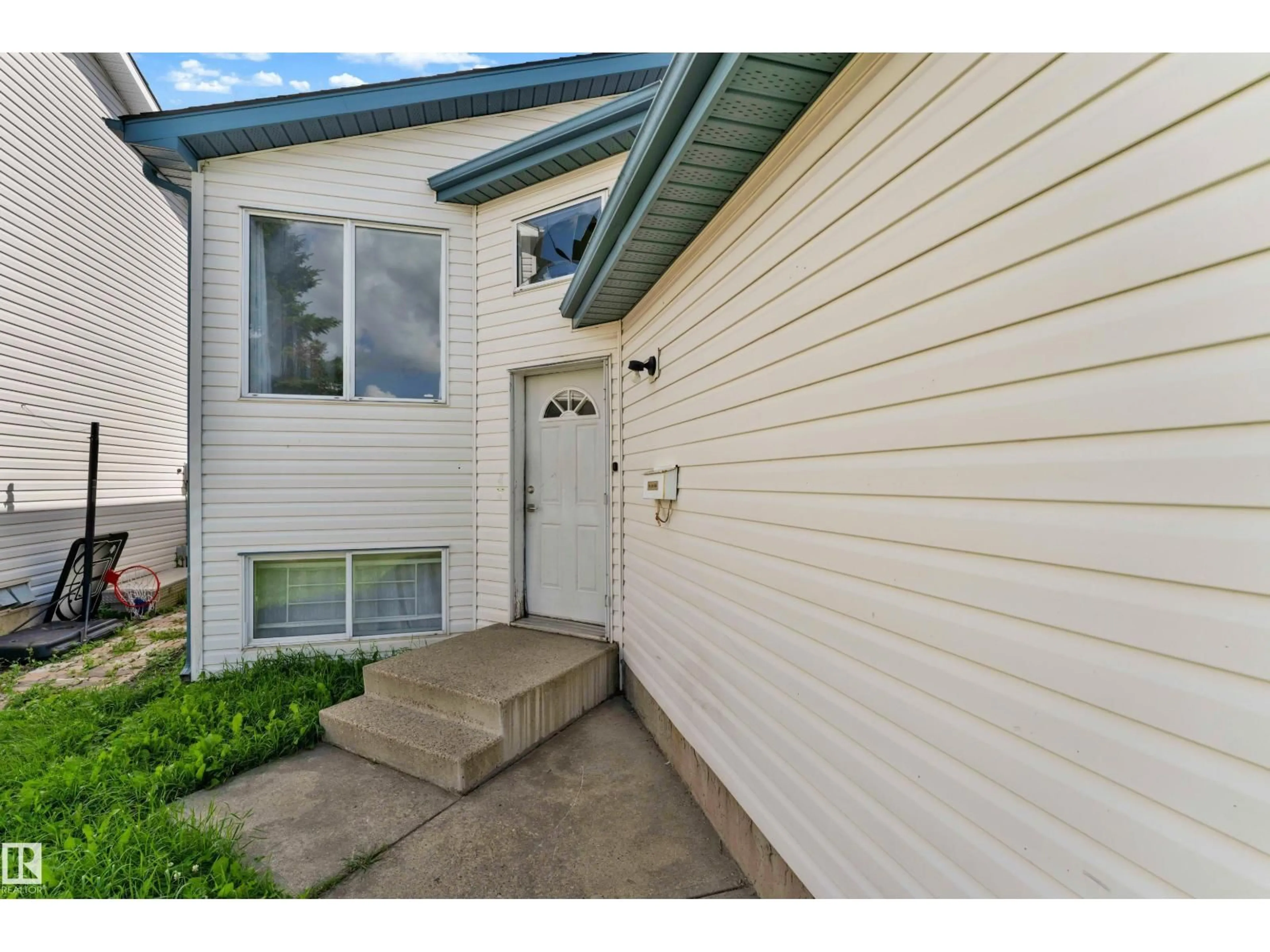 Unknown for NW - 1545 49A ST, Edmonton Alberta T6L6Y6
