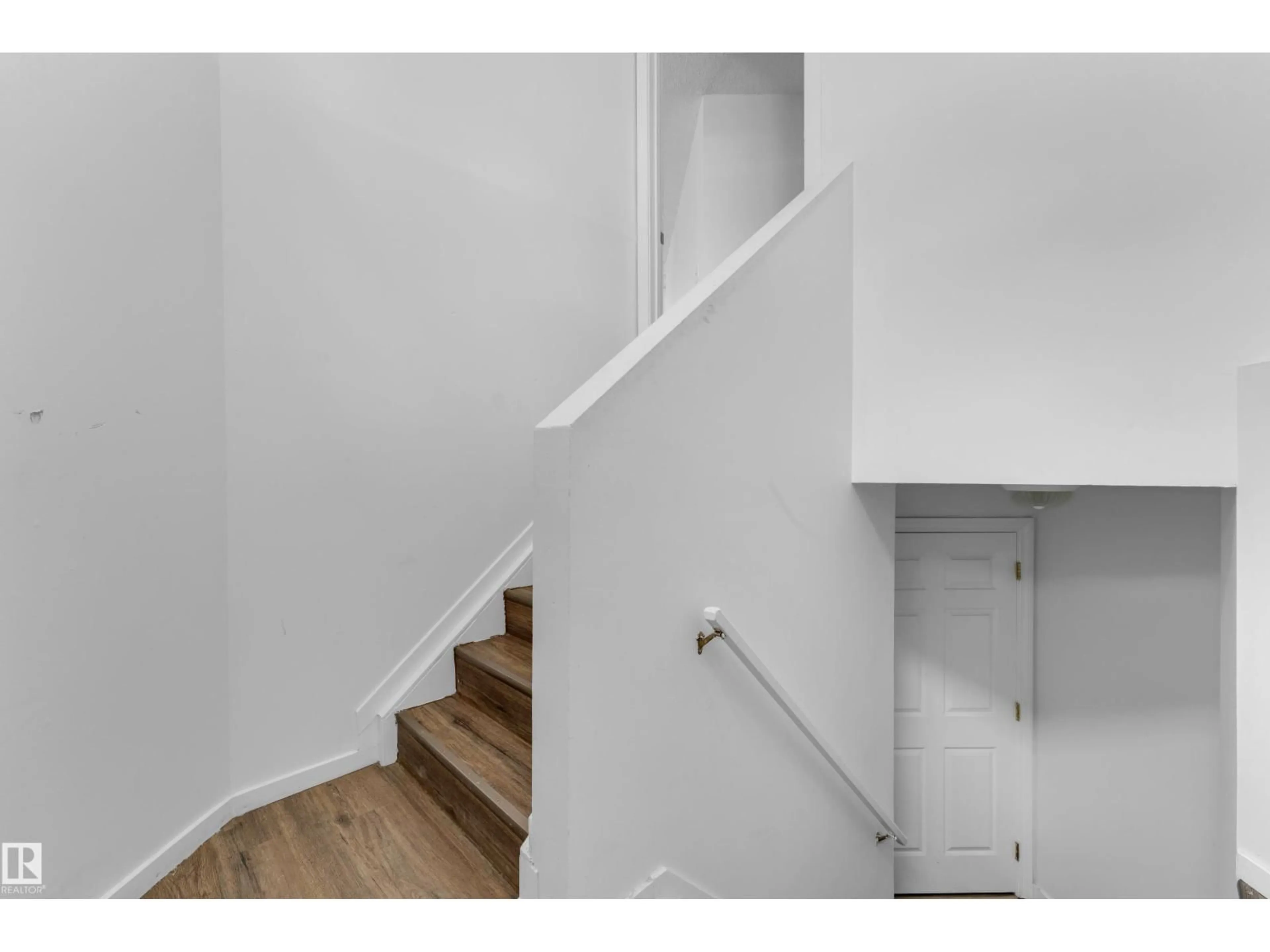 Stairs for NW - 1545 49A ST, Edmonton Alberta T6L6Y6