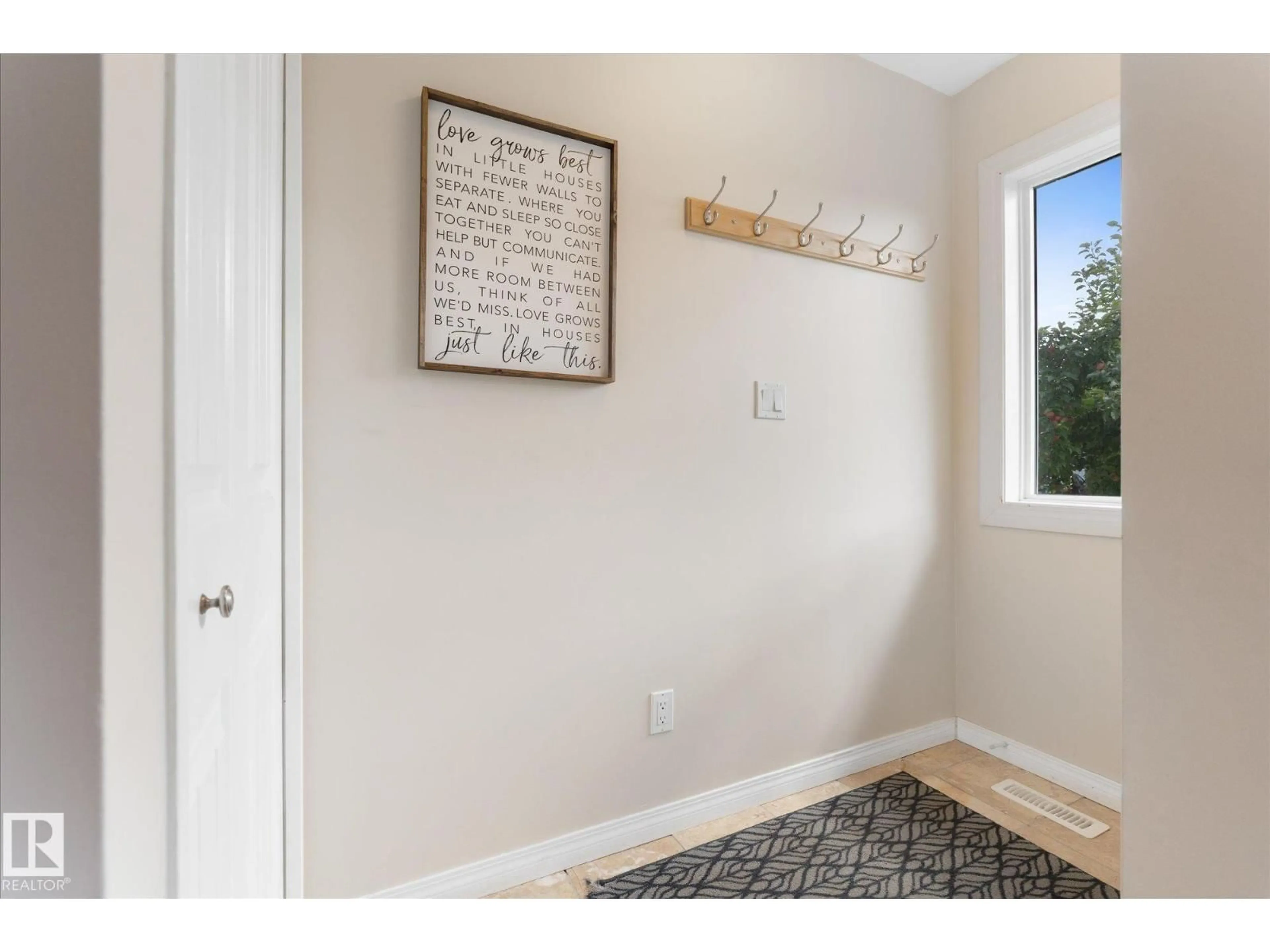 Indoor entryway for 36 ASPENGLEN PL, Spruce Grove Alberta T7X3K1