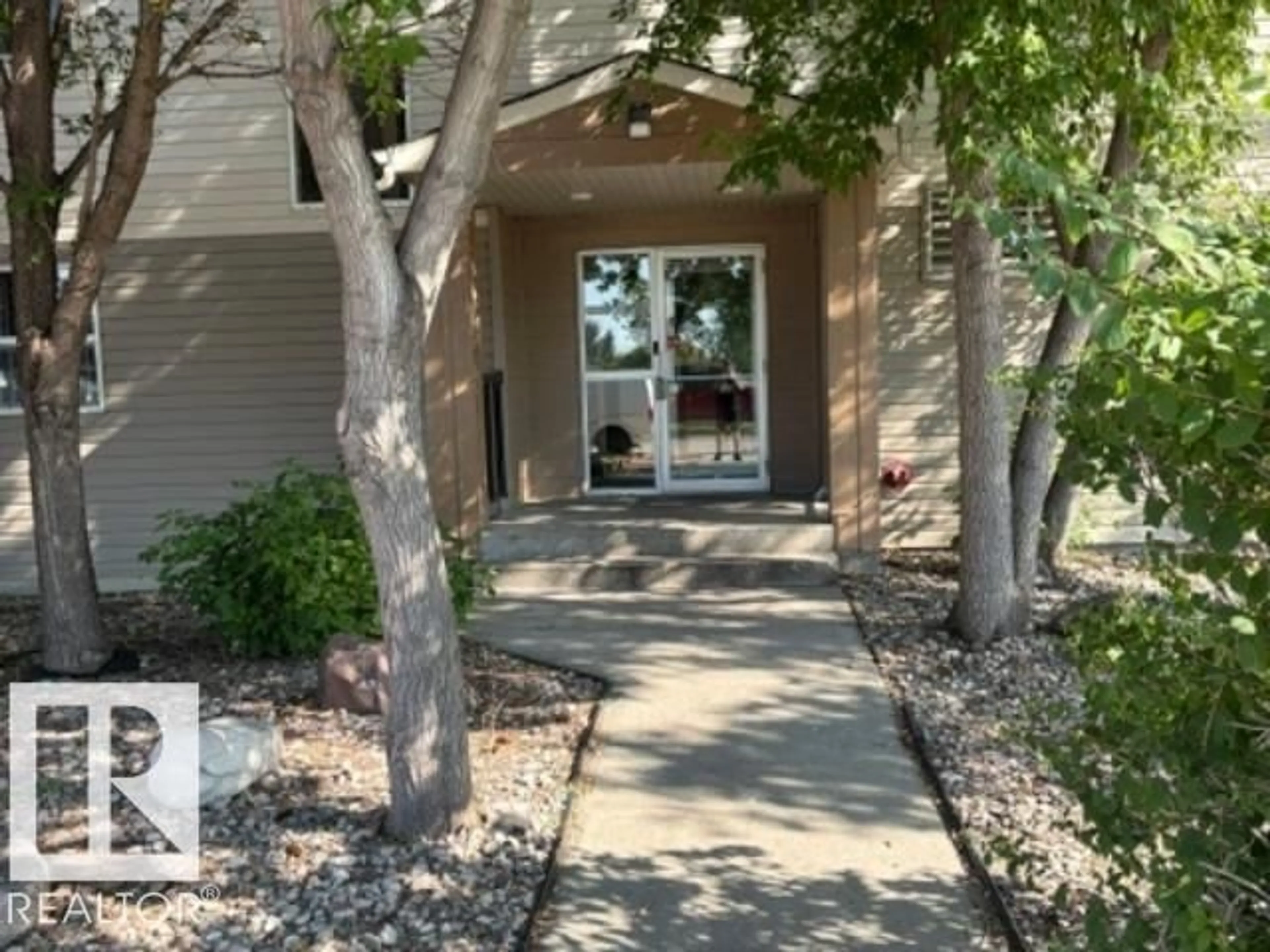 Indoor entryway for 202 - 12110 119 AV, Edmonton Alberta T5L5G9