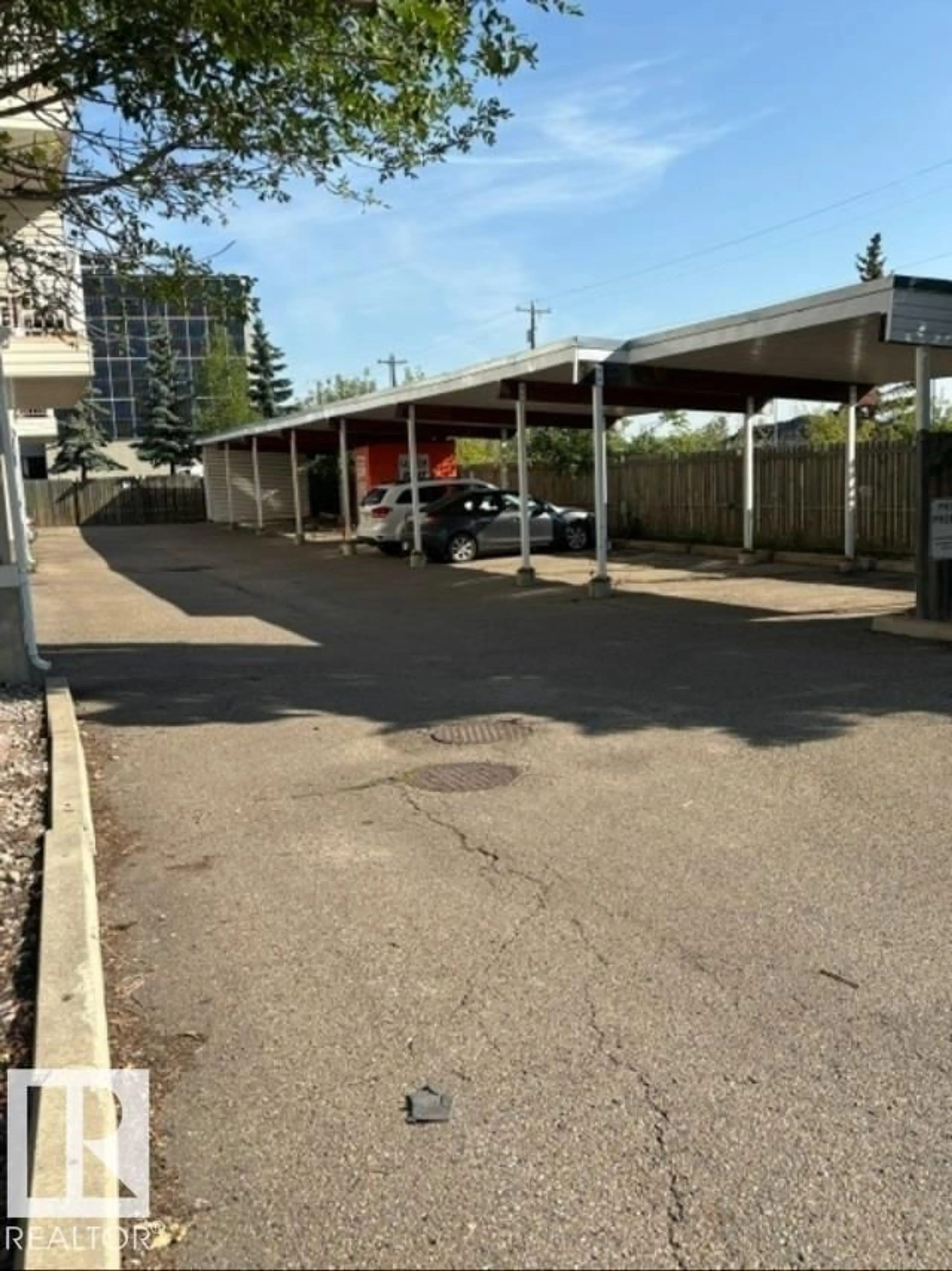 Parking for 202 - 12110 119 AV, Edmonton Alberta T5L5G9
