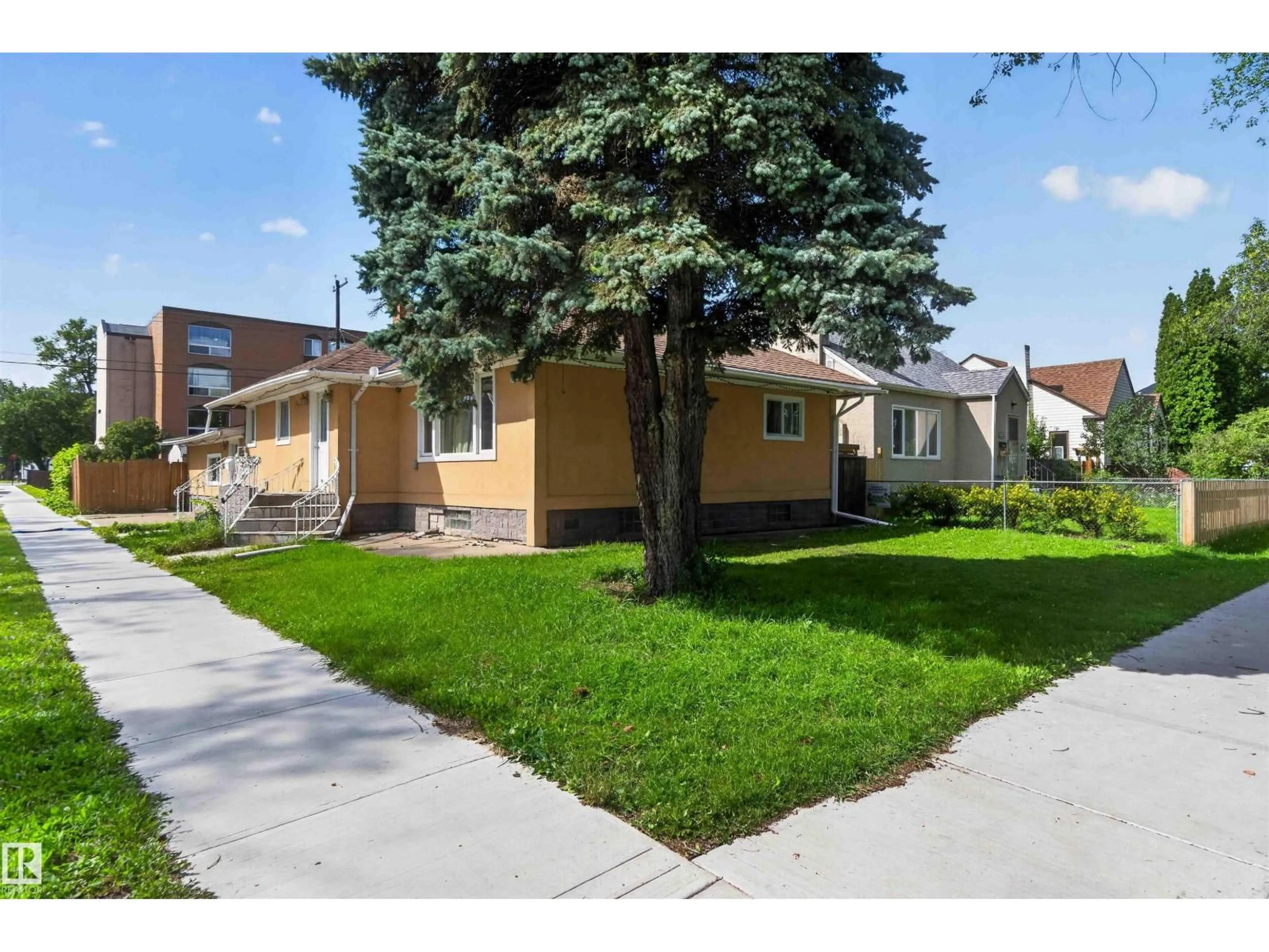 Unknown for NW - 9402 117 AVENUE, Edmonton Alberta T5G0M4
