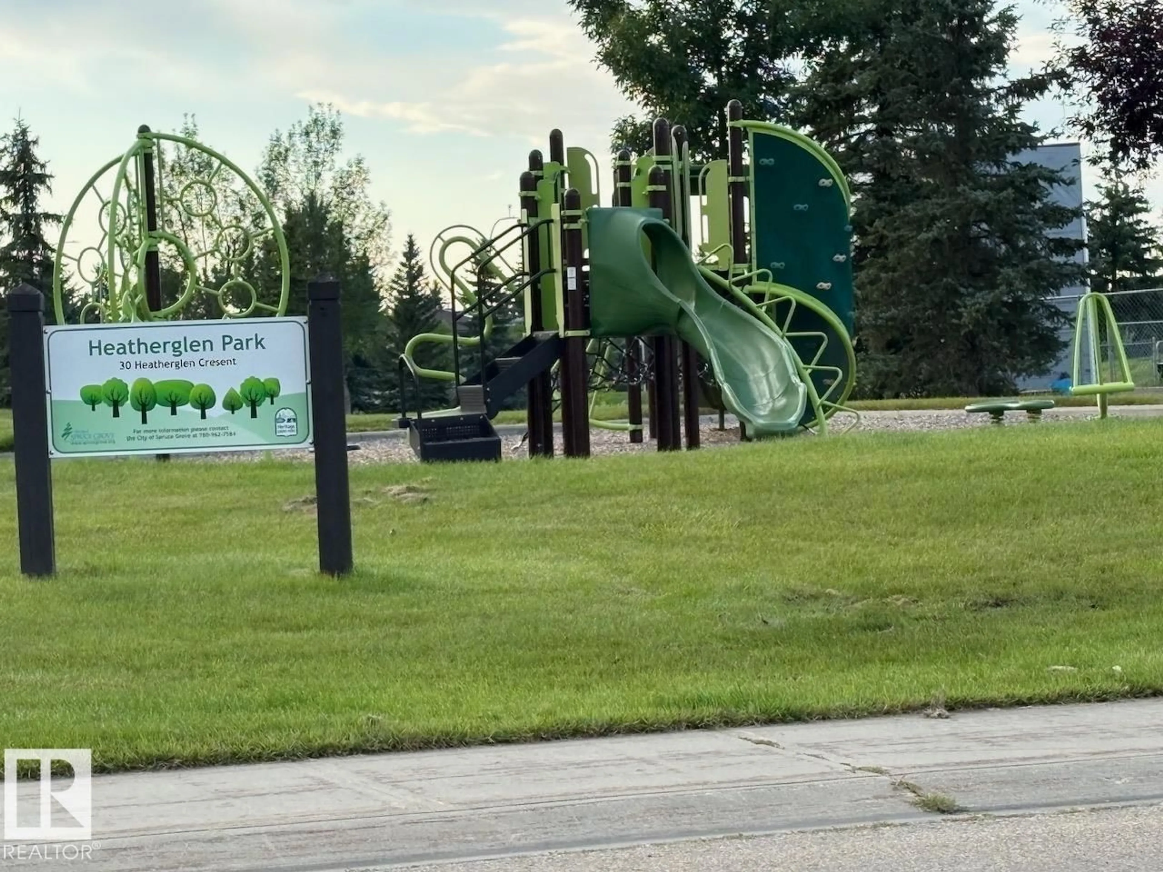 Blurry image for 34 HEATHERGLEN CL, Spruce Grove Alberta T7X4H9
