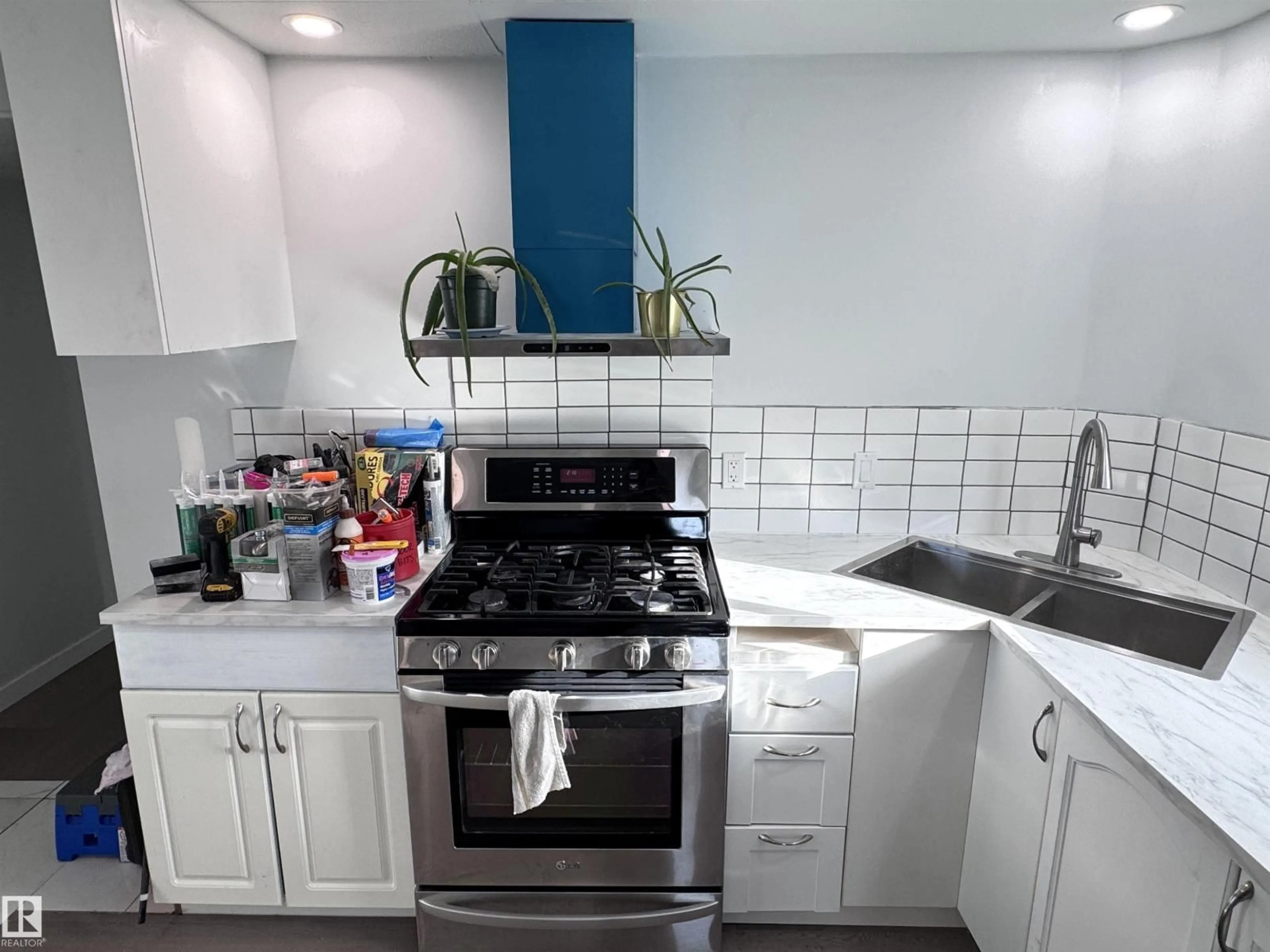 Standard kitchen, ceramic/tile floor for 9501 - 68 104 AV, Westlock Alberta T7P1M7